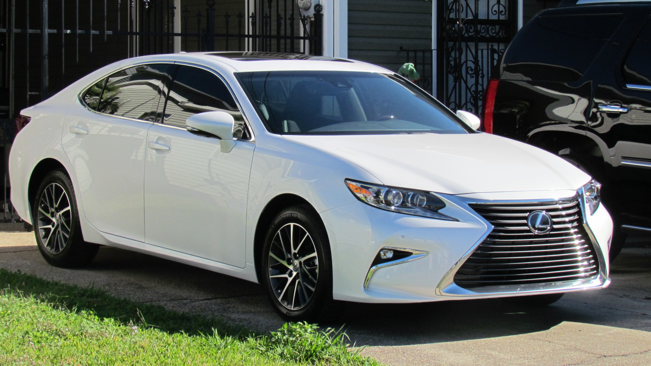 Lexus ES350 (New Car Slate)