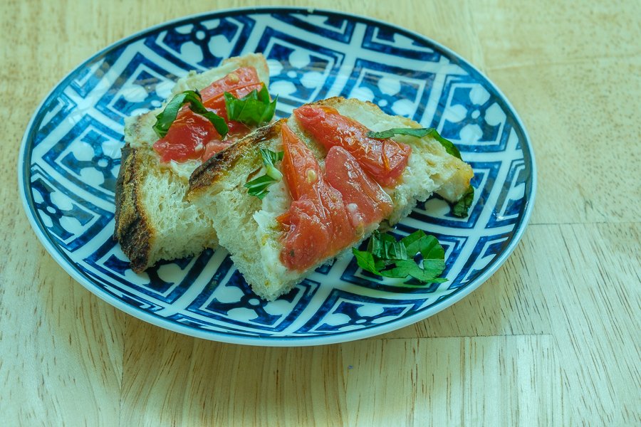 Hummus Crostini