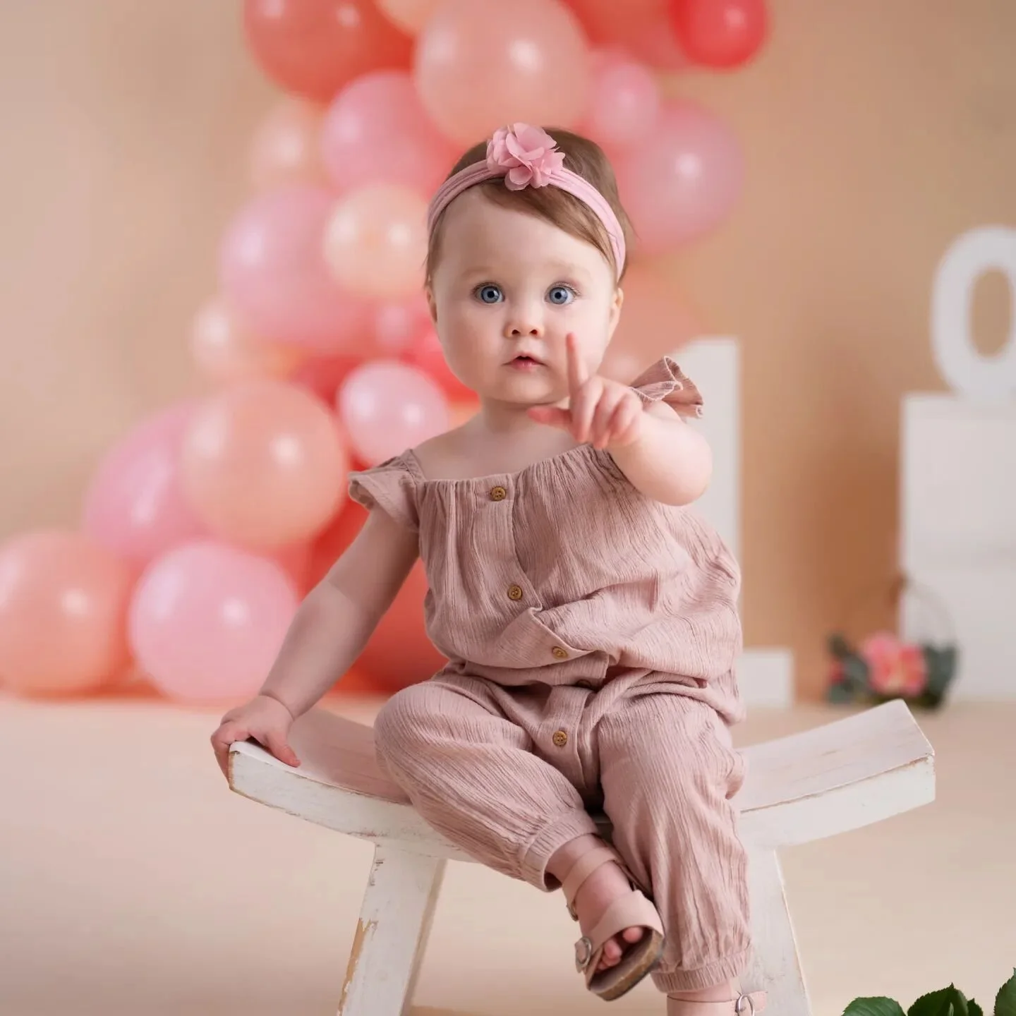 Rosa's one! 🌹 

#1stbirthday #rosa #cakesmash #cakesmashphotography #newmarketmoms #newmarketphotostudio #newmarketphotographer #torontofamilyphotographer #torontomaternityphotographer #torontophotographer