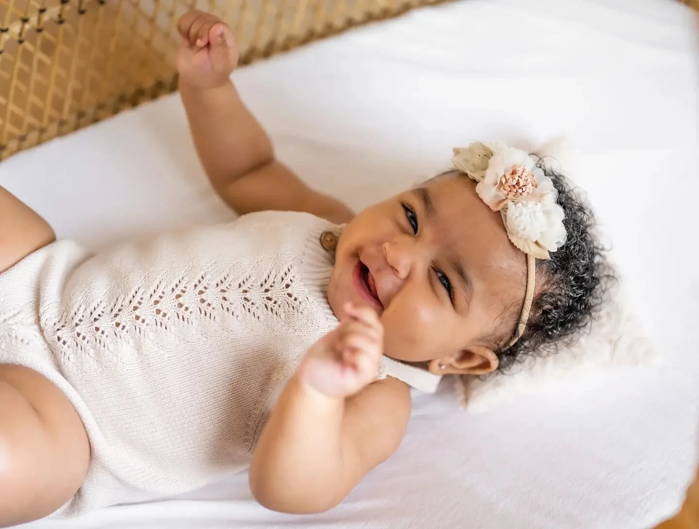 Zarah stole my heart 🤎 

Outfit by @sugarbumpgownrentals 
Studio: @thevintageloftstudio 

#newmarketmoms #newmarketphotographer #torontofamilyphotographer #torontophotographer #torontomoms
