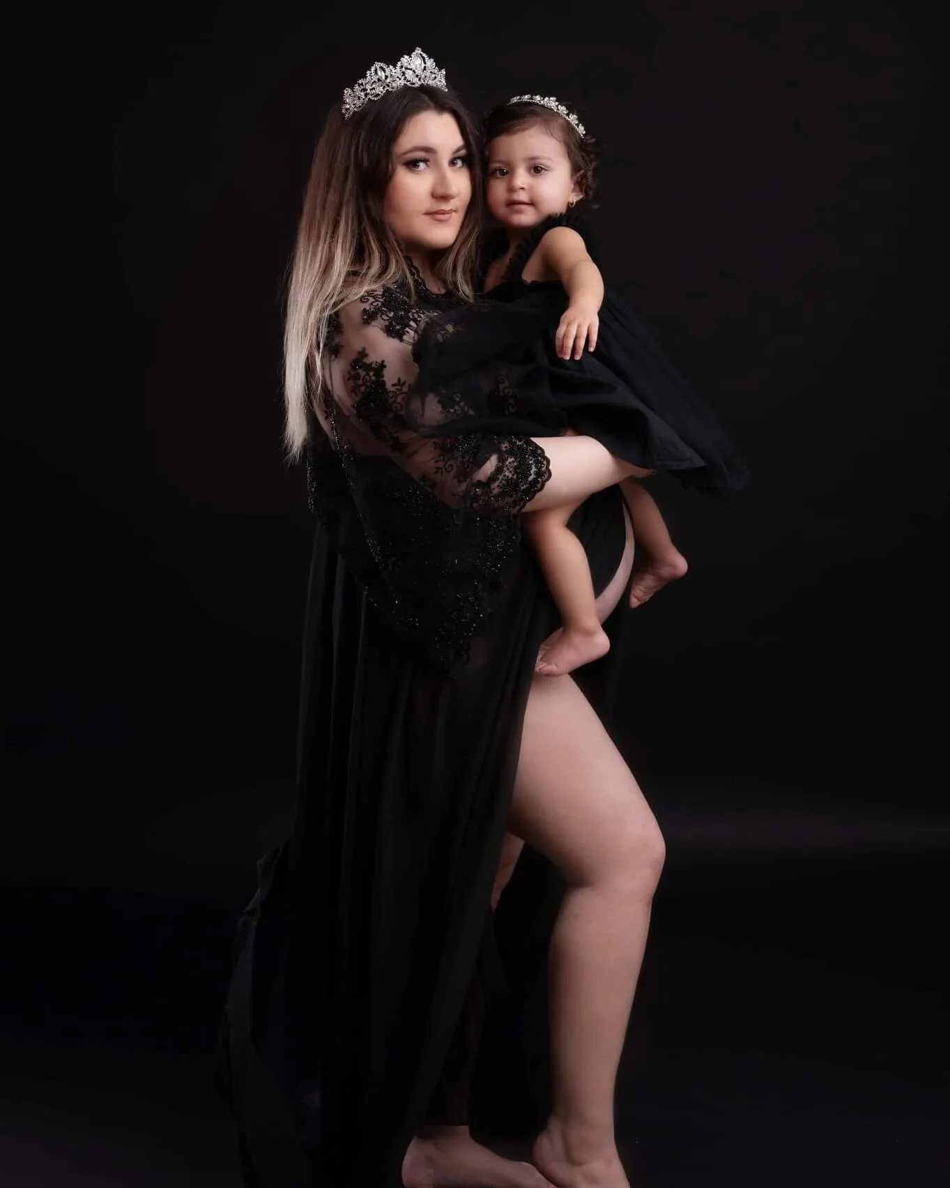 This amazing mama juat had her two beautiful TWINS!!! Congrats, @beatrice_alexia - I can't wait to meet your beautiful baby girls 💕

#babygirls #twins #strongmama #maternityphotography #newmarketmoms #newmarketphotostudio #newmarketphotographer #tor