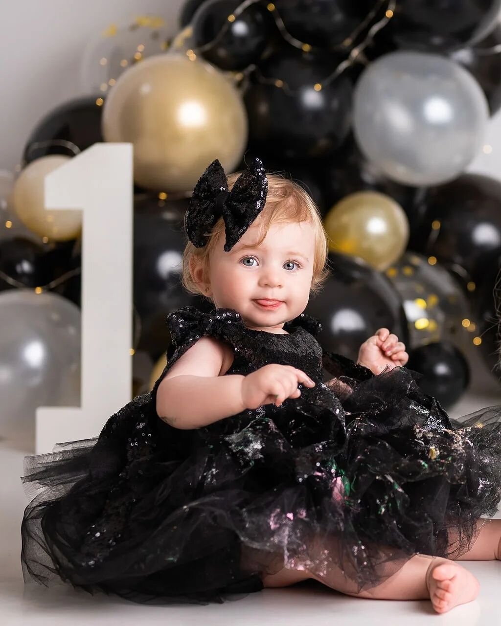Just wanted to wish a very happy 1st birthday to one of my dearest and special clients CHLOE 🖤

#firstbirthday #newmarketmoms #newmarketphotostudio #newmarketphotographer #cakesmashphotography #birthdaygirl #torontofamilyphotographer #torontophotogr