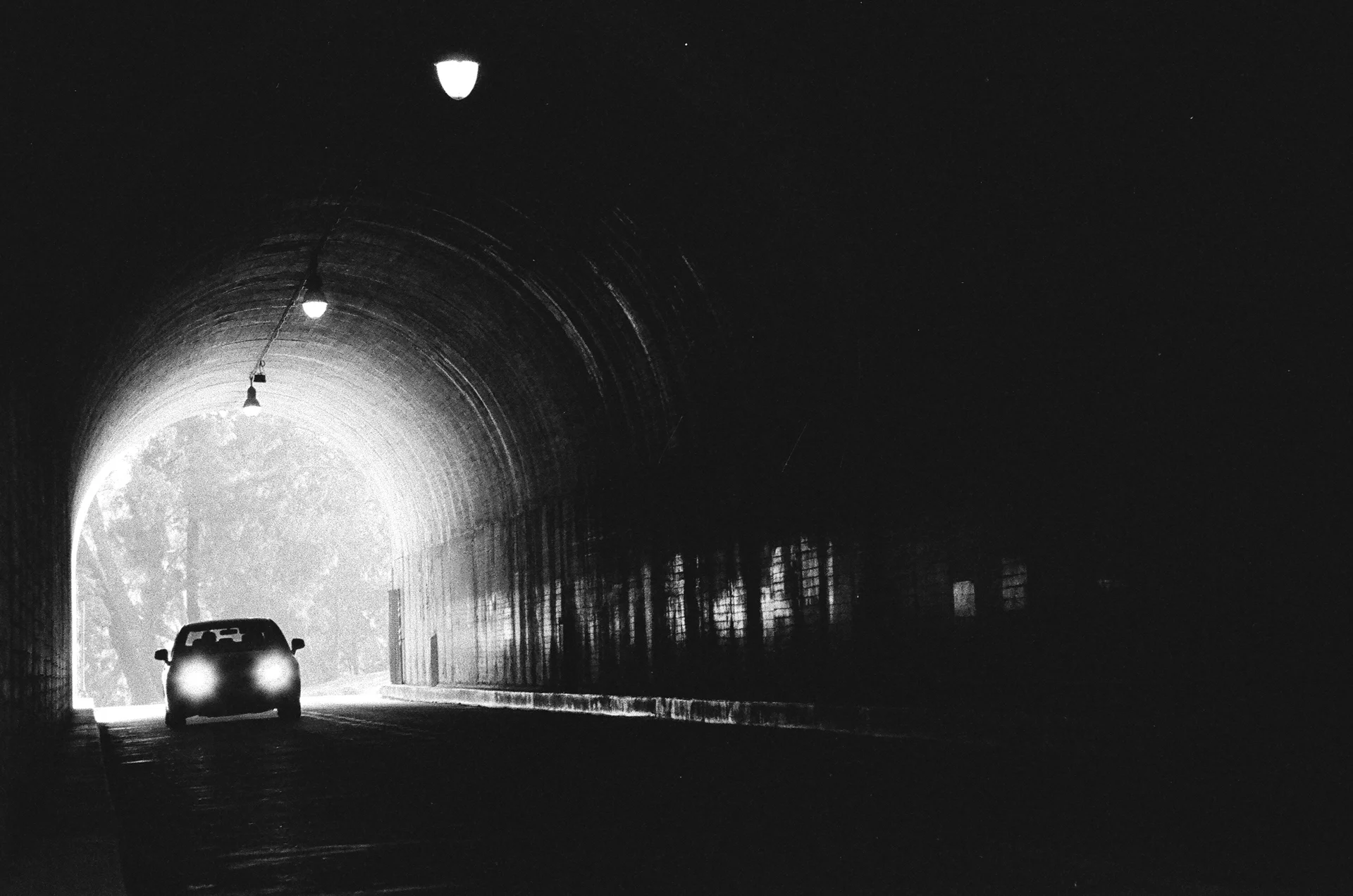 Car-in-tunnel.jpg