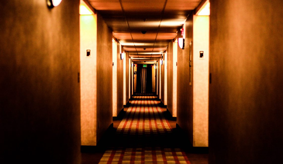 Photo-Hotel-Hallway-Gloomy-1140x660.jpg