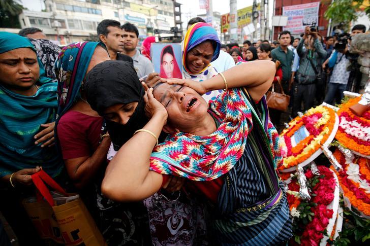 PHOTO: Relatives of victims killed in Rana Plaza building collapse in 2013, mourn at the site during the fourth anniversary of the collapse in Savar, on the outskirt of Dhaka, Bangladesh, April 24, 2017. © 2017 Reuters / Mohammad Ponir Hossain