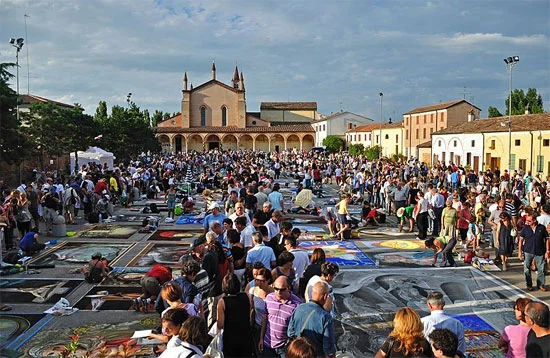 Madonnari competition in Grazie di Curtatone, Italy (Photo by Luca Volpi via Wikimedia Commons )