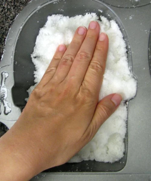 Fill the front (left) mold to the top.