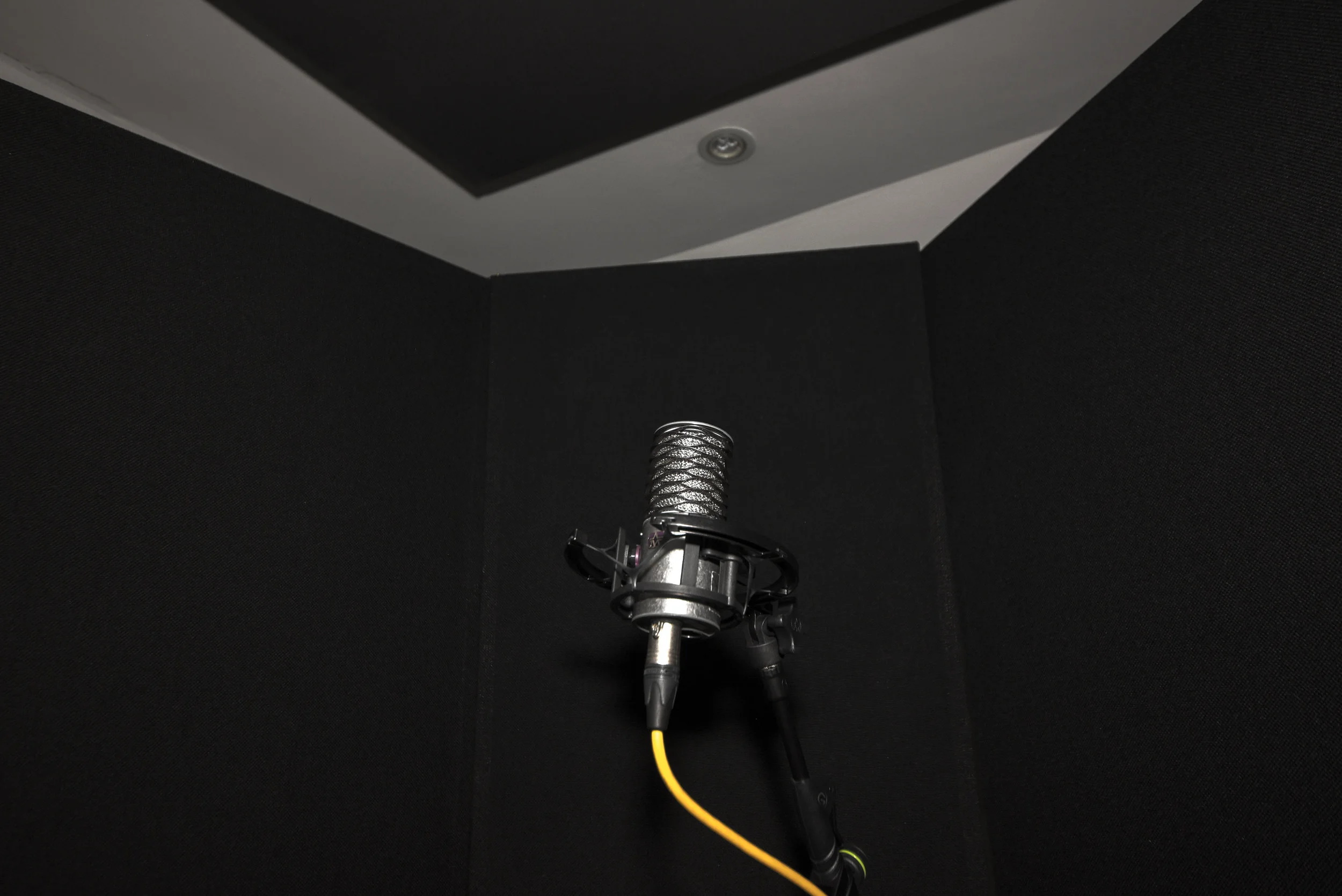 Benni-Dumville-Record-Producer-Mix-Engineer-Music-Recording-Singing-Booth-Vocal-Vocals-Voiceover-Artist-Vocalist-Solo.jpg