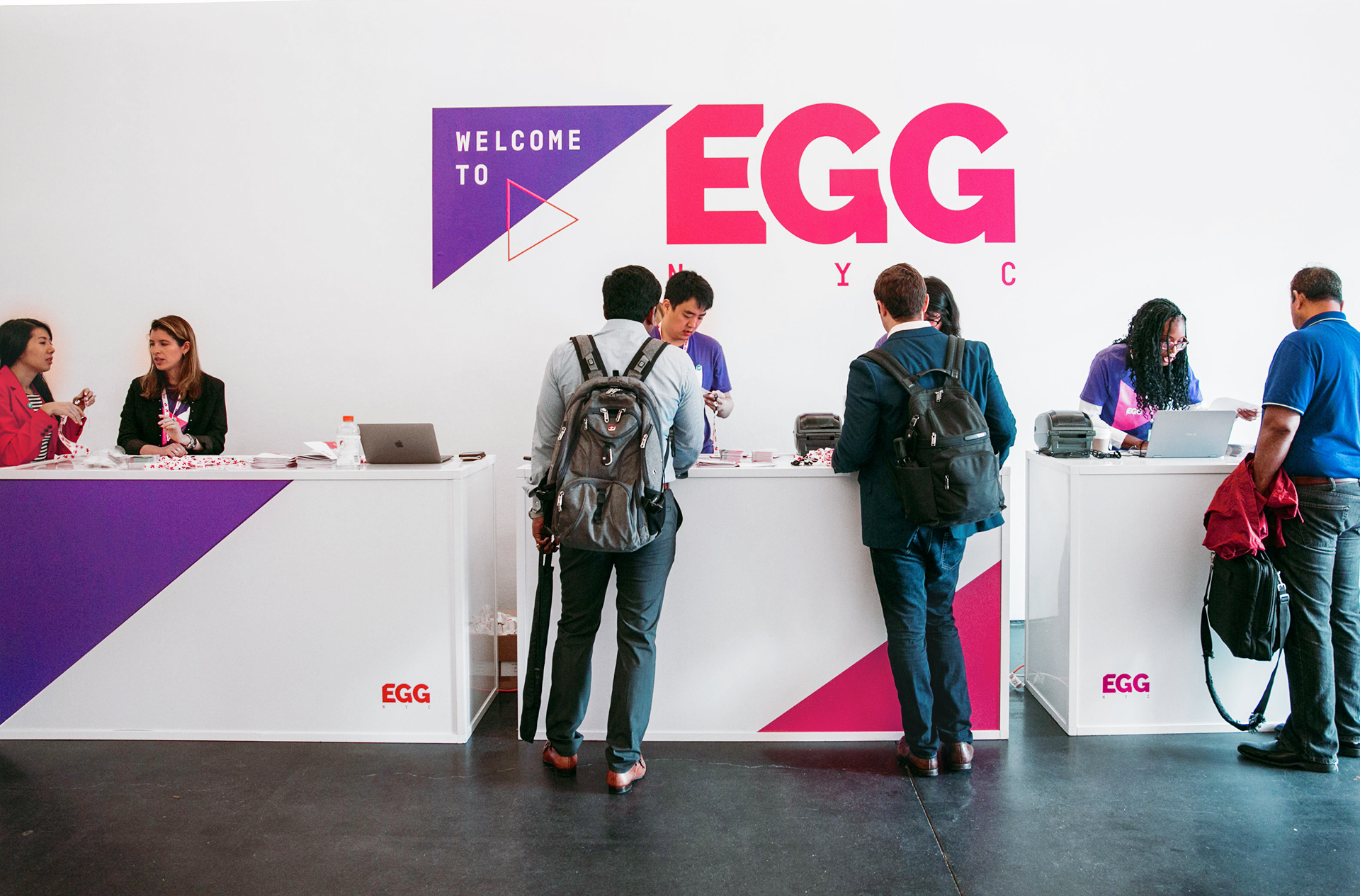 egg_regdesk.jpg