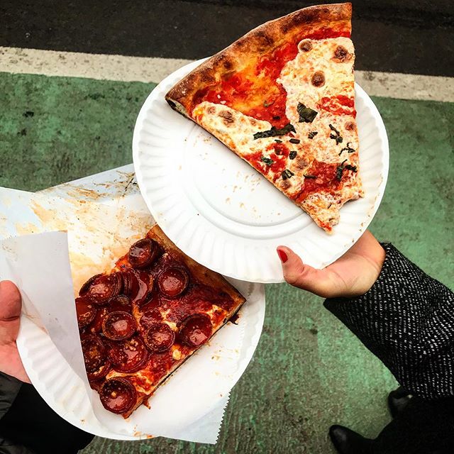 Missing my NY pie fix 🍕🇺🇸 prince st pizza, wow 💙👌🏻 @kaaran