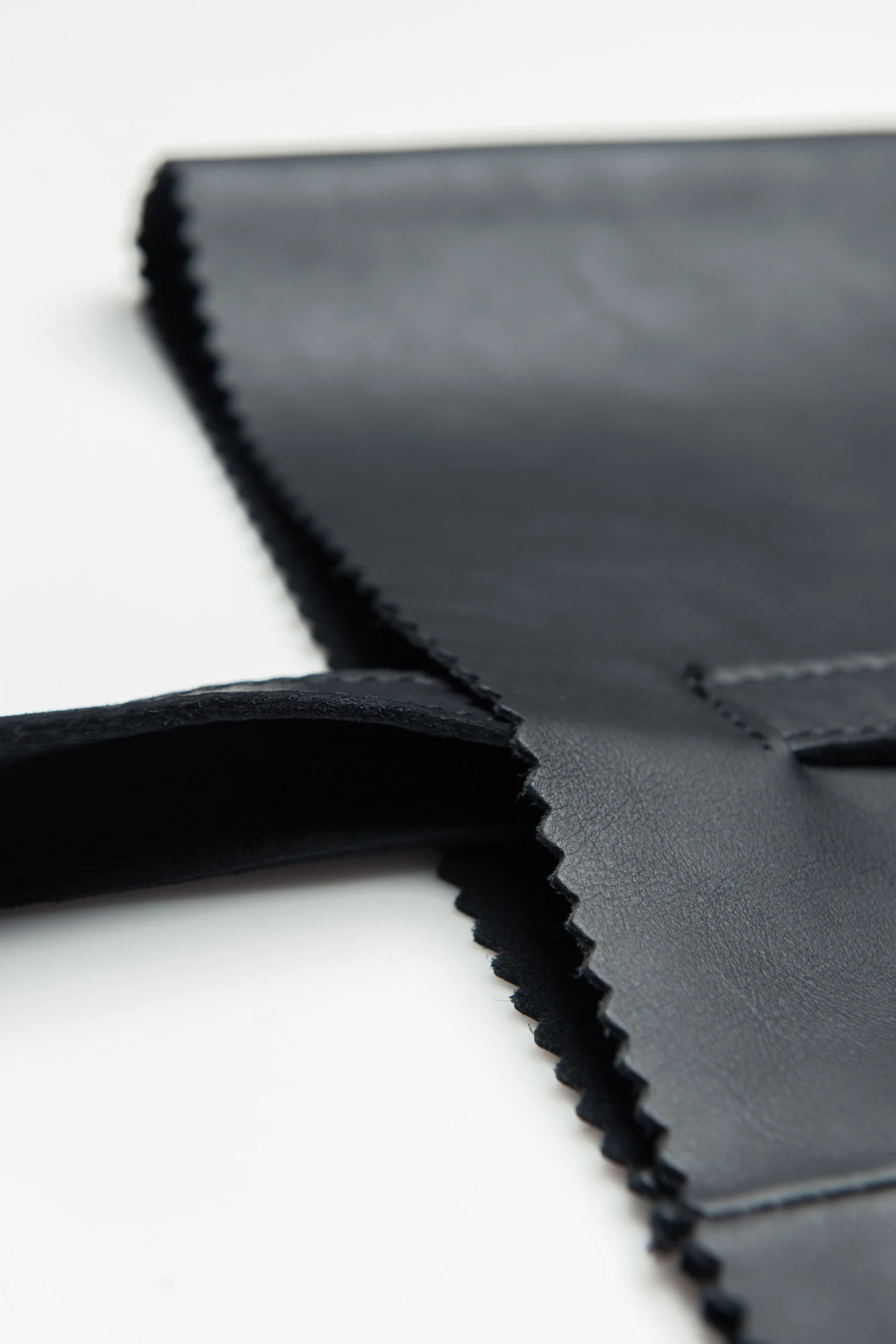 OetL-Collection-shopper-bag-black-officine-904-Pienza-handbag-detail.jpg