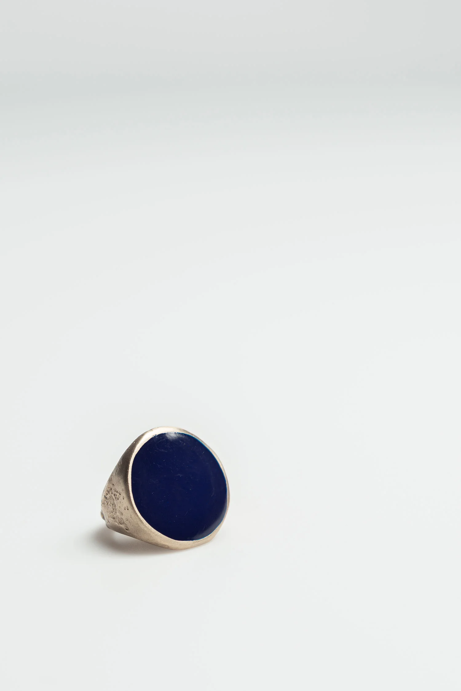 OetL-Collection-Pope-Ring-Royal-Blue-Antonio-massarutto-04.jpg