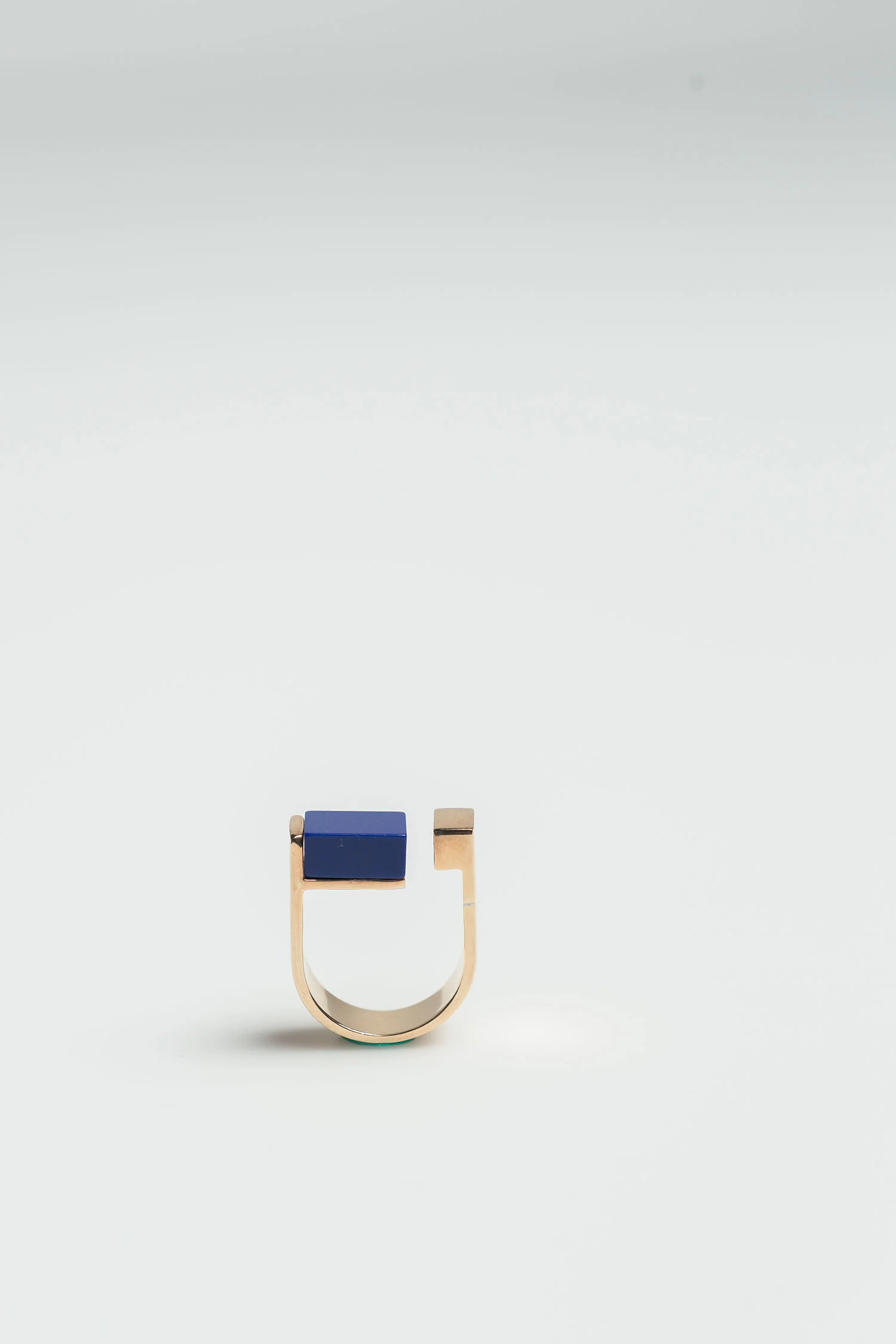 001_OetL-Collection-egotique-rettangolo-ring.jpg