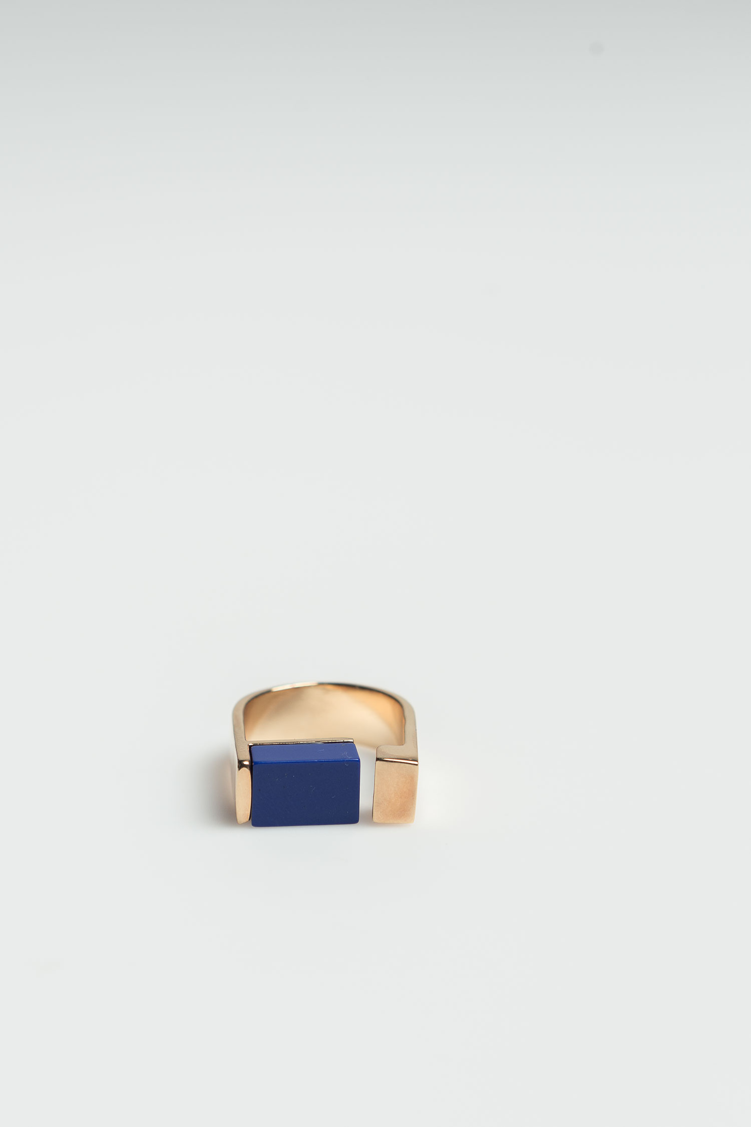 002_OetL-Collection-egotique-rettangolo-ring.jpg