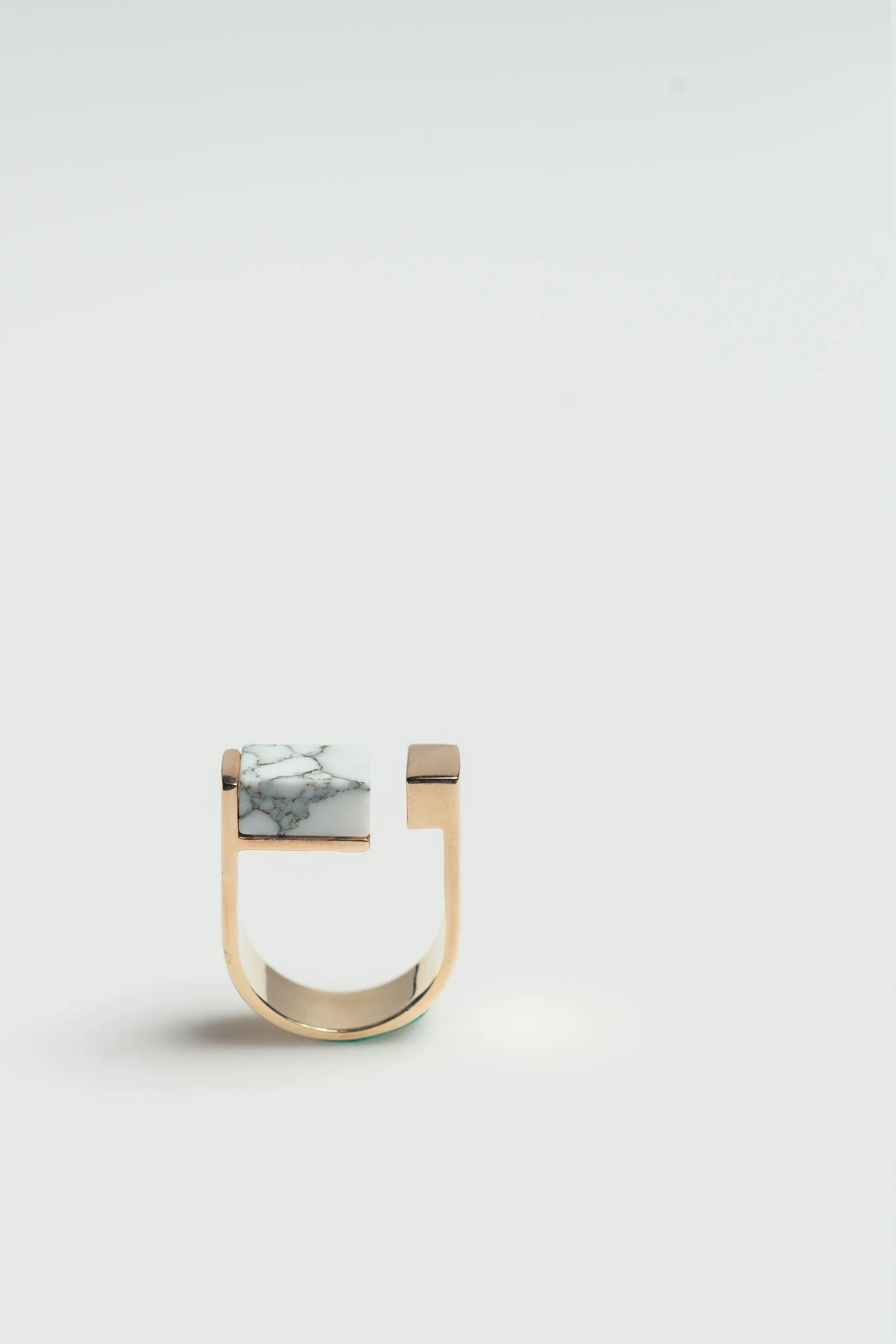 004_OetL-Collection-egotique-volumi-ring.jpg