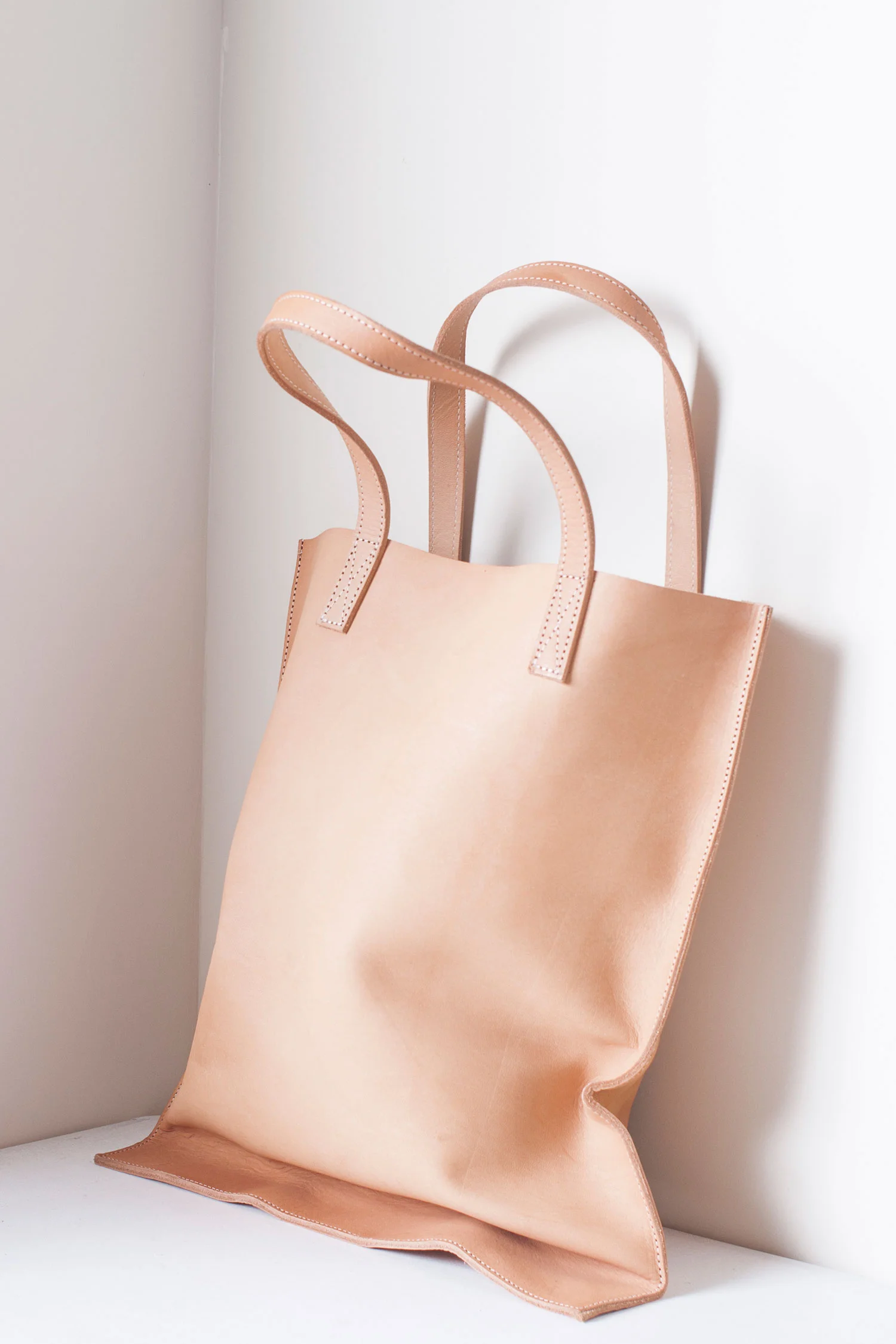 OETLCO-labo-walking-tote.jpg