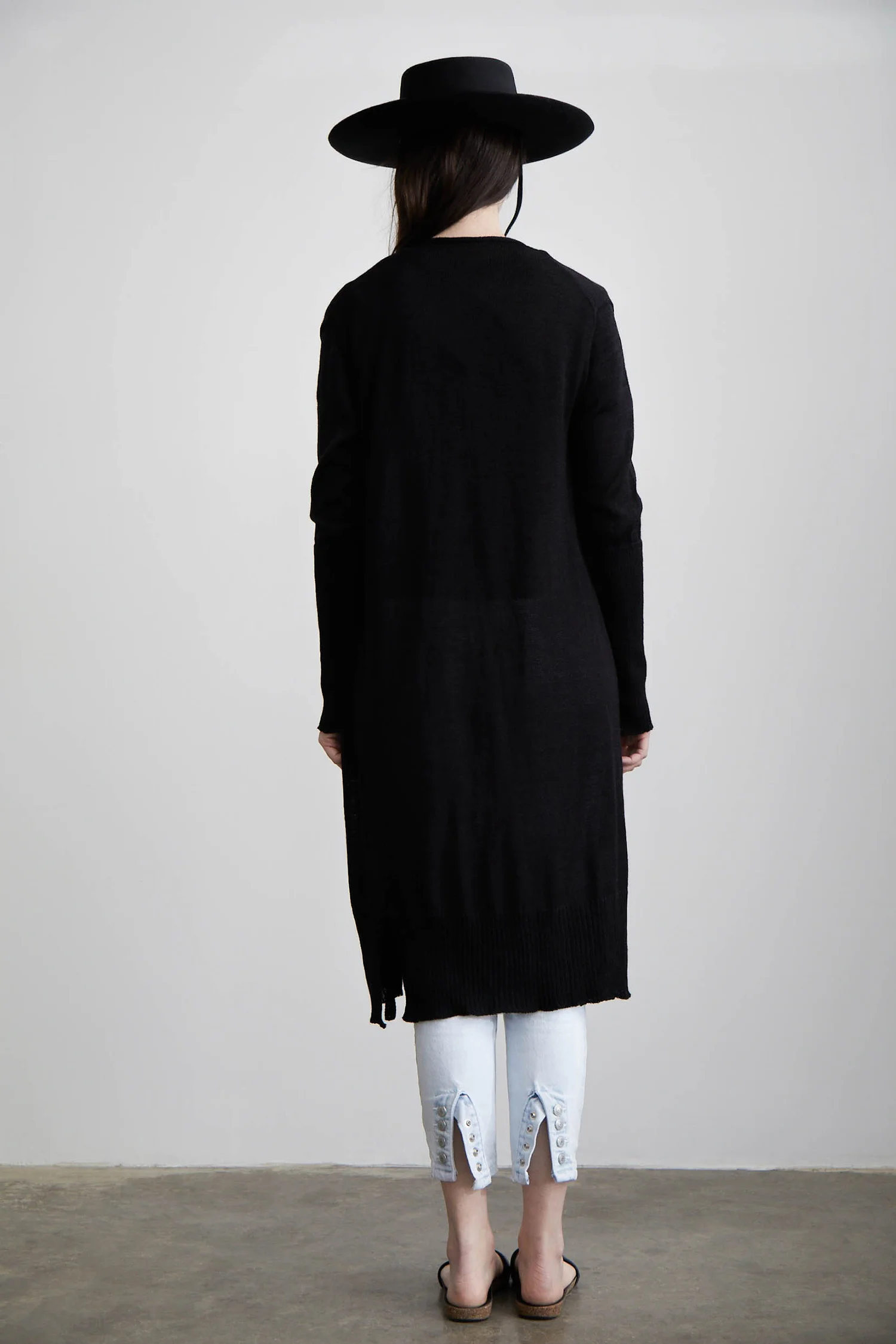 oetlco-cubreme-muelle-sweater-black-back.jpg