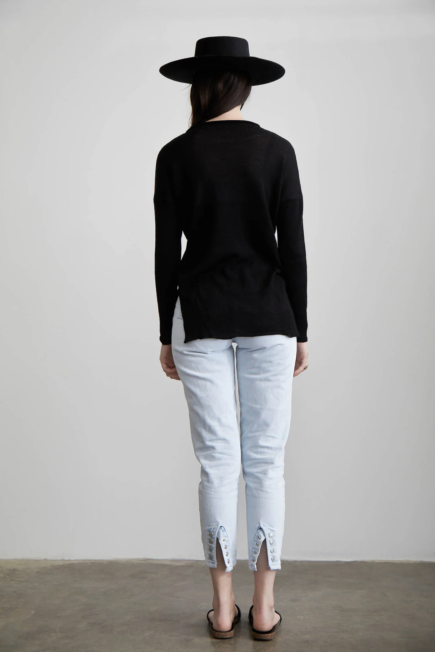 oetlco-cubreme-olmo-sweater-black-back.jpg