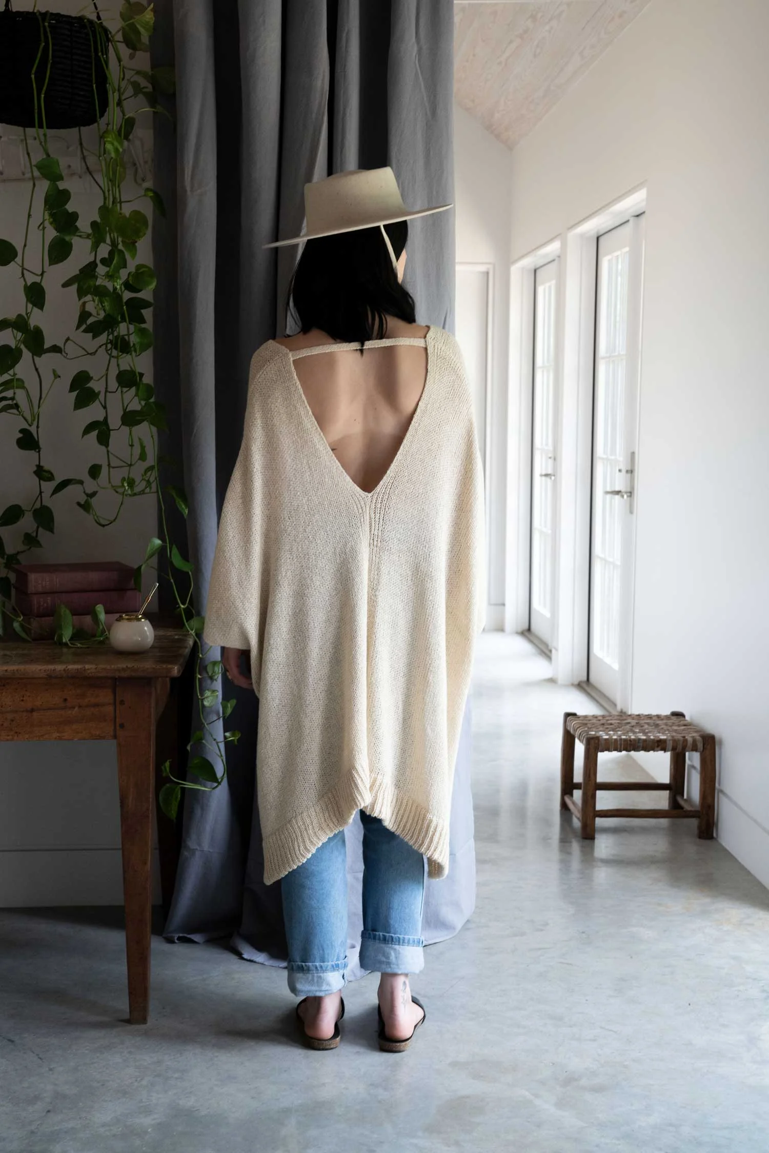 oetlco-cubreme-montecito-poncho-natural-back.jpg