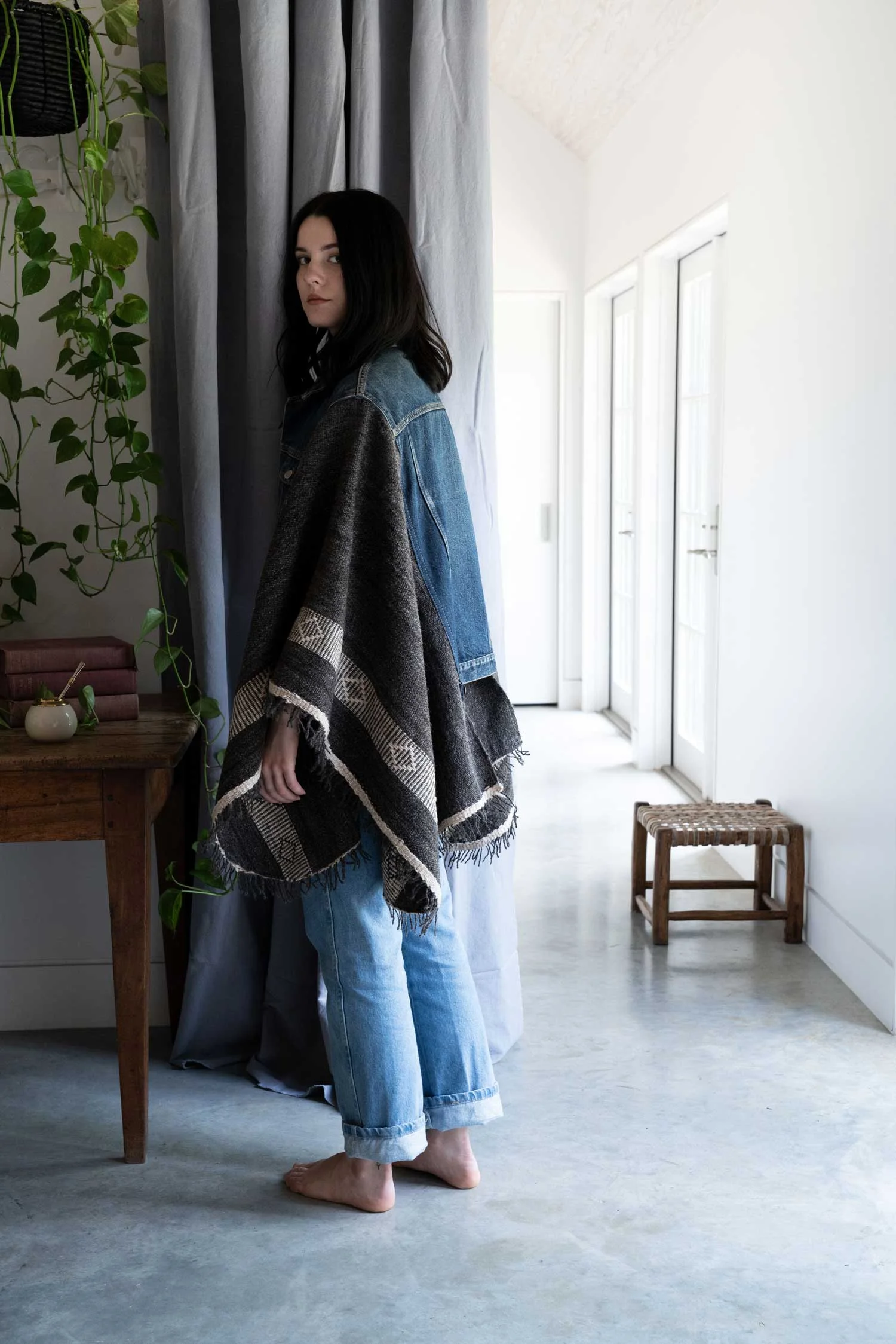 oetlco-flan-mixto-urban-poncho-gray-side-back.jpg