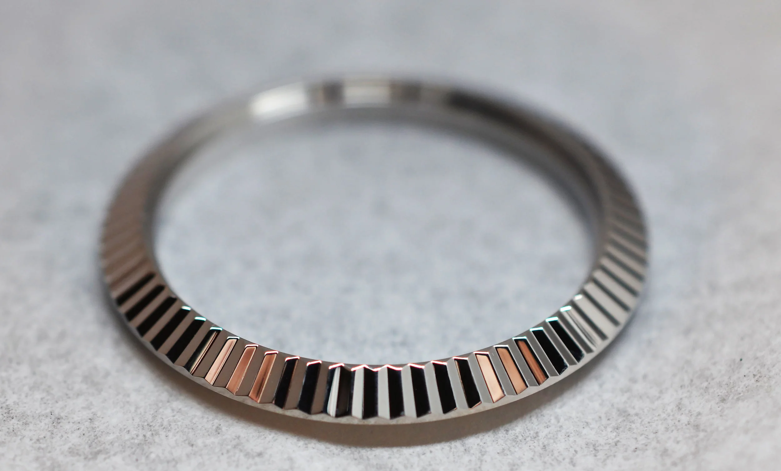 fluted bezel