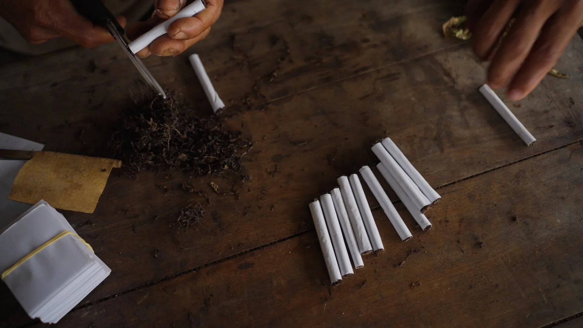 rolled cigarillos or mapachos