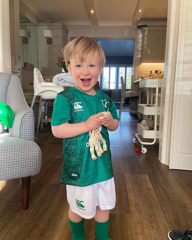 When you find out summer is arriving tomorrow and all you have is your Ireland kit to wear. #🇮🇪 #quarantinelife #easter2020