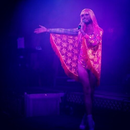The Amazing Maxi More in a Fizzy caped leotard! Onstage at my favourite place in world! #cloudcuckoo !!🌈💜🛸💖🌈 Missing my Fusion family very much😭 #fizzyintheworld #cloudcuckrew #decorartist #wearableart photo by @neal_atkins_photography