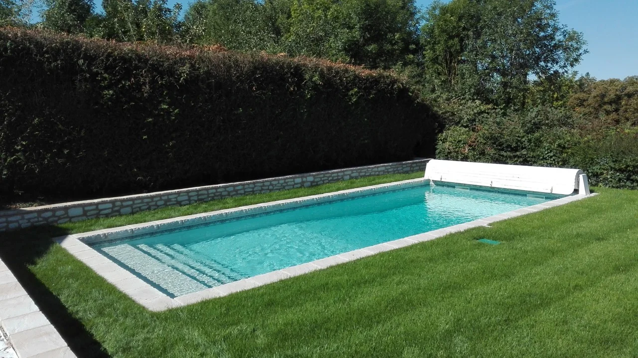 9.25 m by 4 m in-ground pool with full width steps, clear grey liner and landscaped garden terrace.
