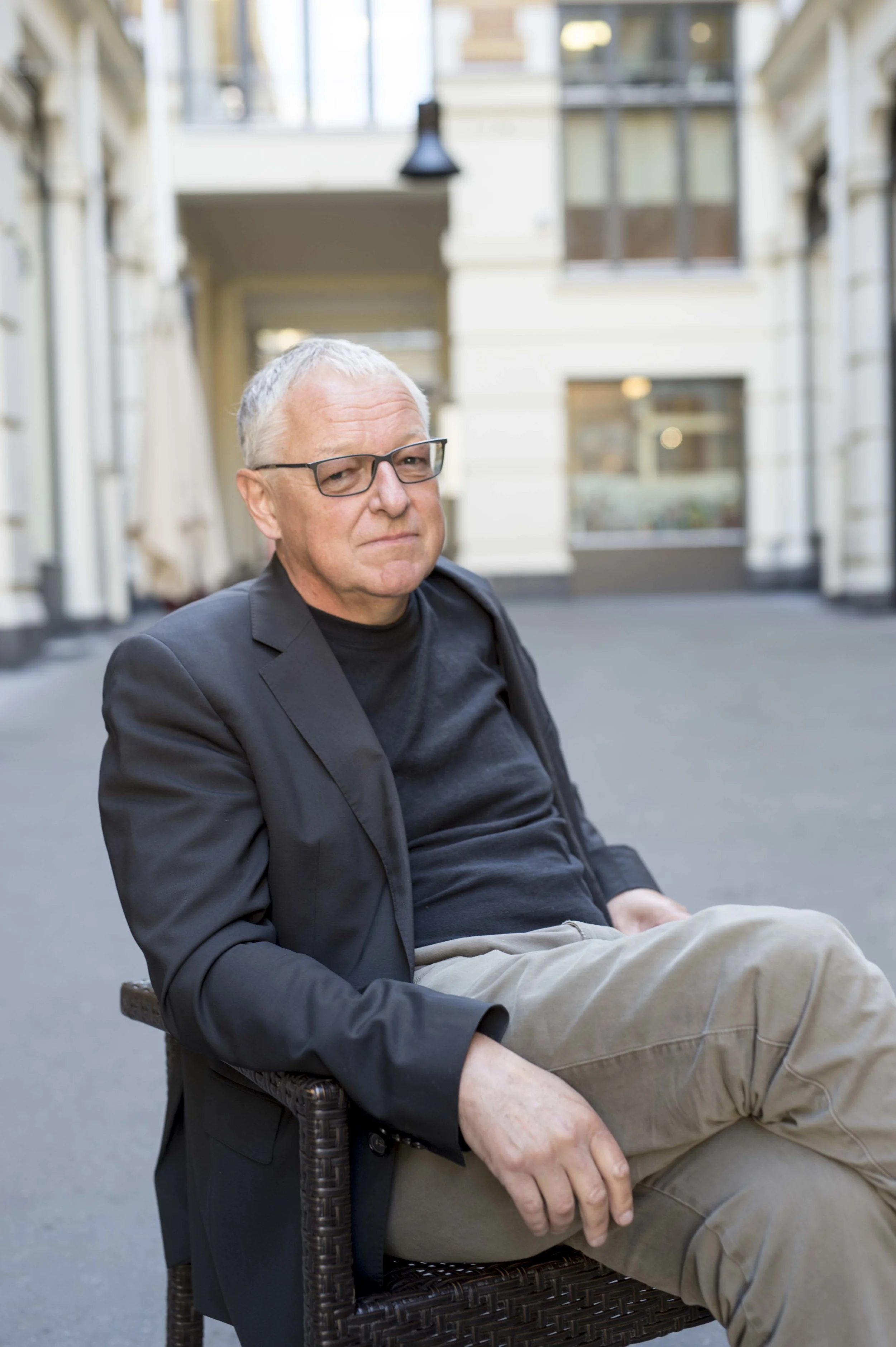 AUTHOR ROY JACOBSEN PUBLISHED BY CAPPELEN DAMM