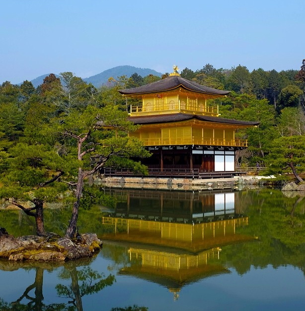 ZoomVacationsJapanGoldenPagoda.jpg