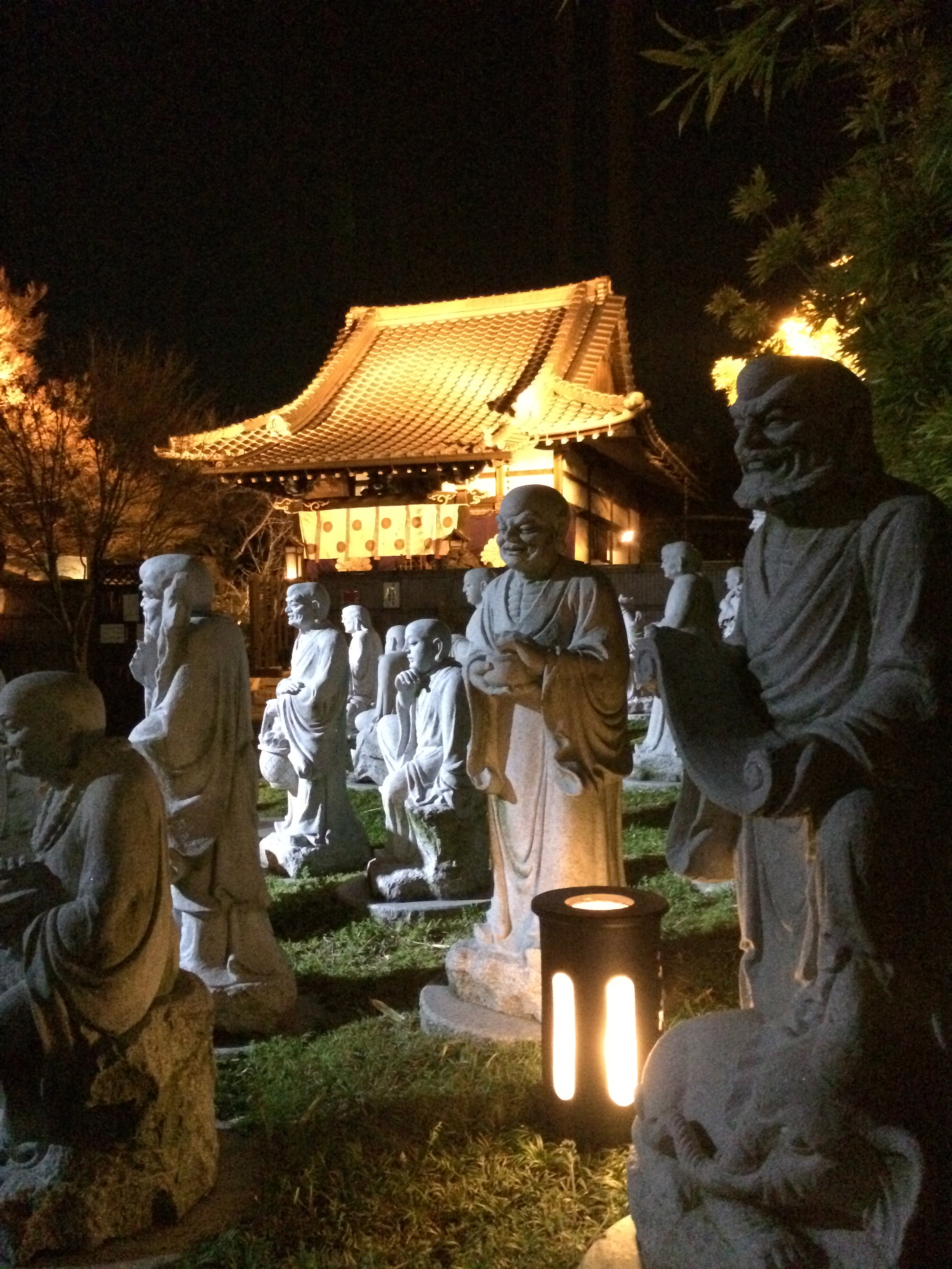 ZoomVacationsJapanStatues.jpg