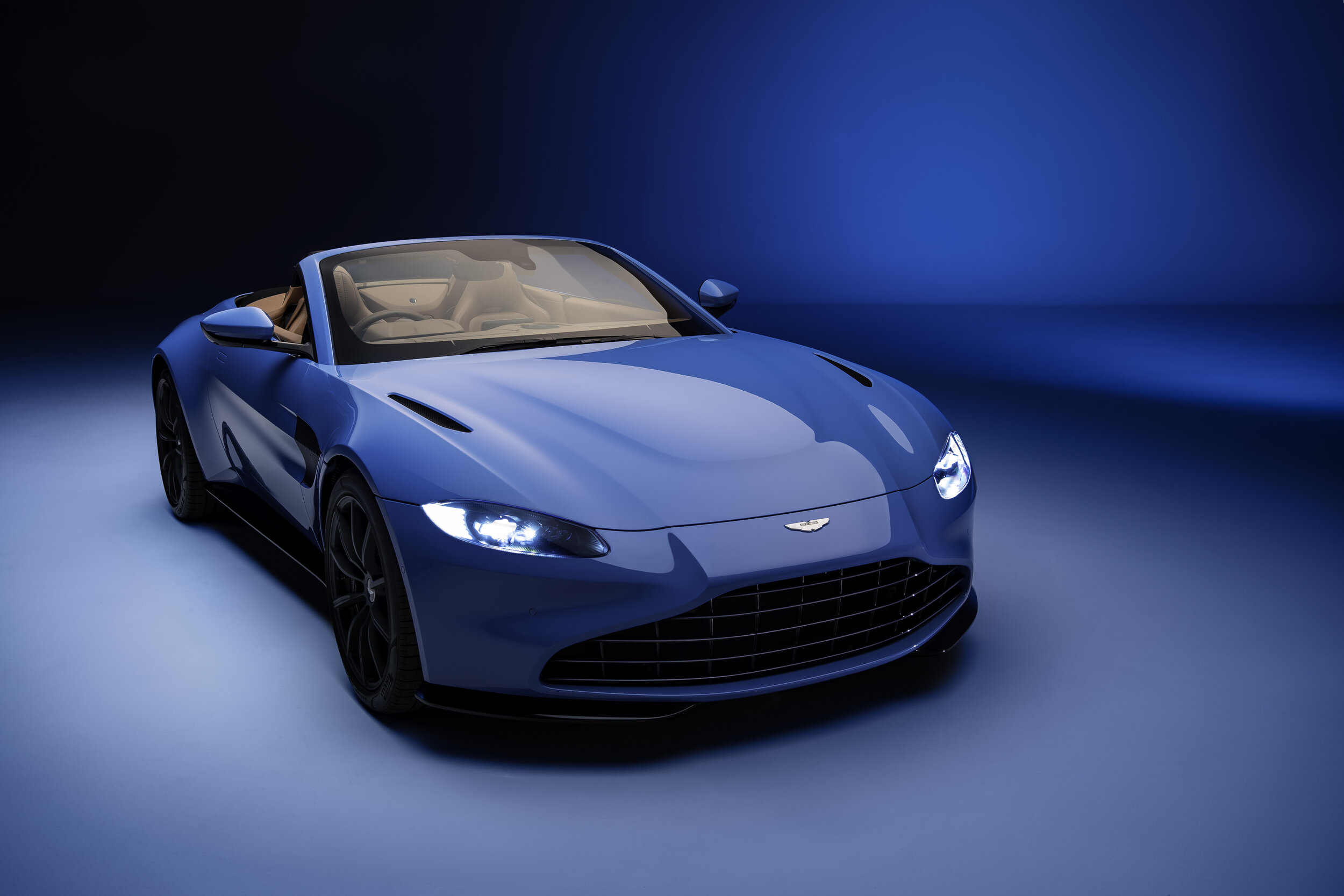 Aston Martin Vantage Roadster 2.jpg