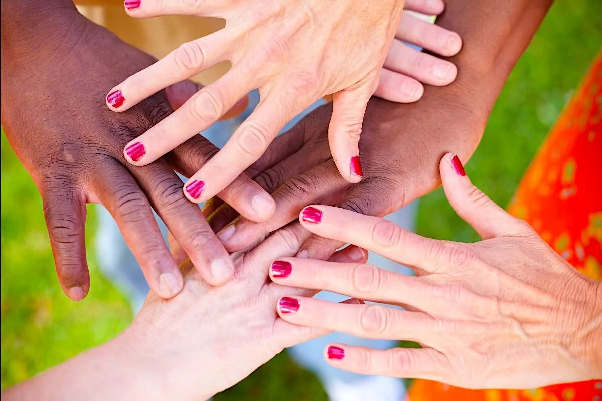 Riviera Wellbeing Launches a Weekly Women's Online Group "Connected" - a Safe and Confidential Space for Women to Explore Their Core Being