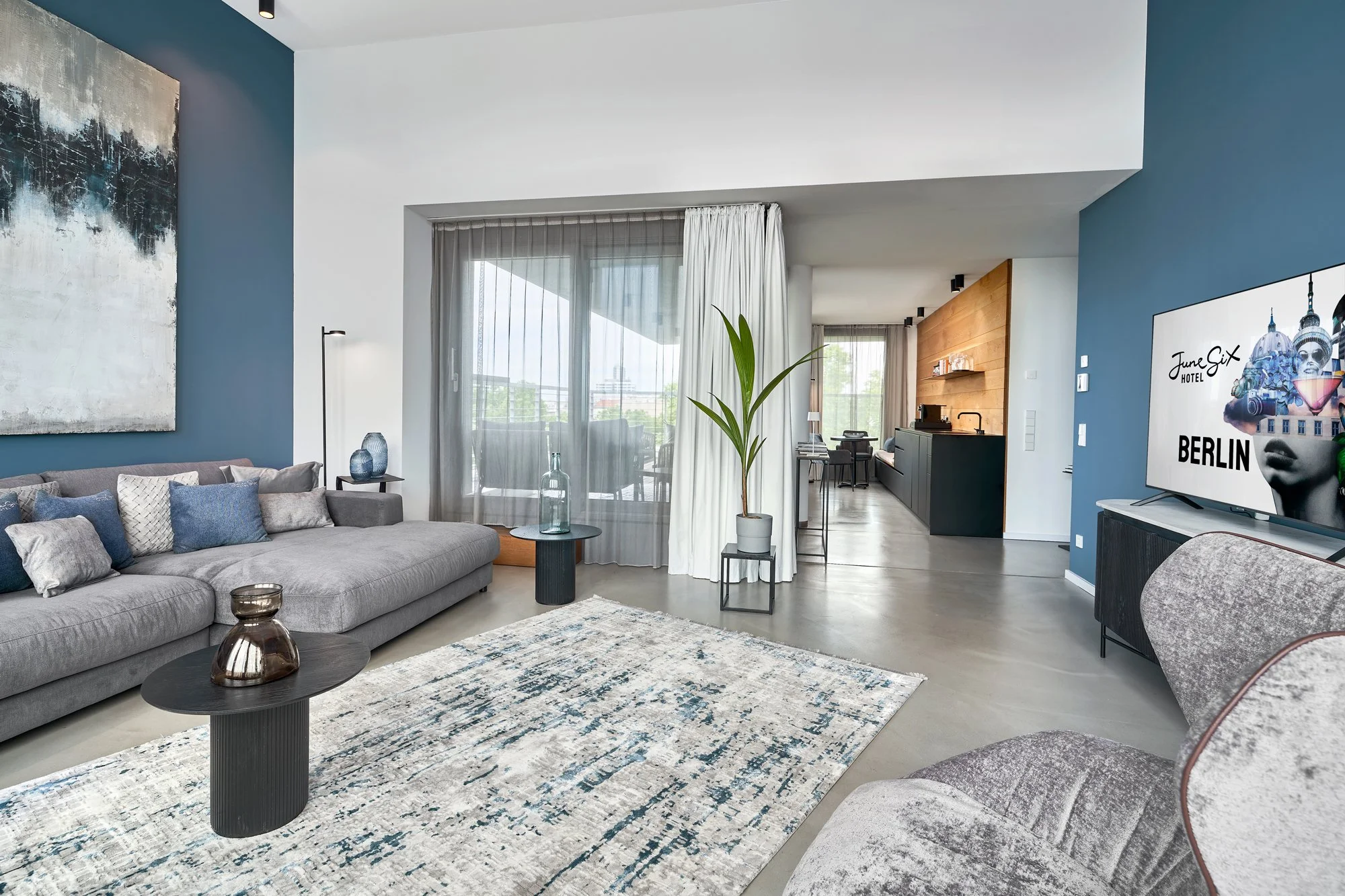 JuneSixHotelBLN_Penthouse1.jpg