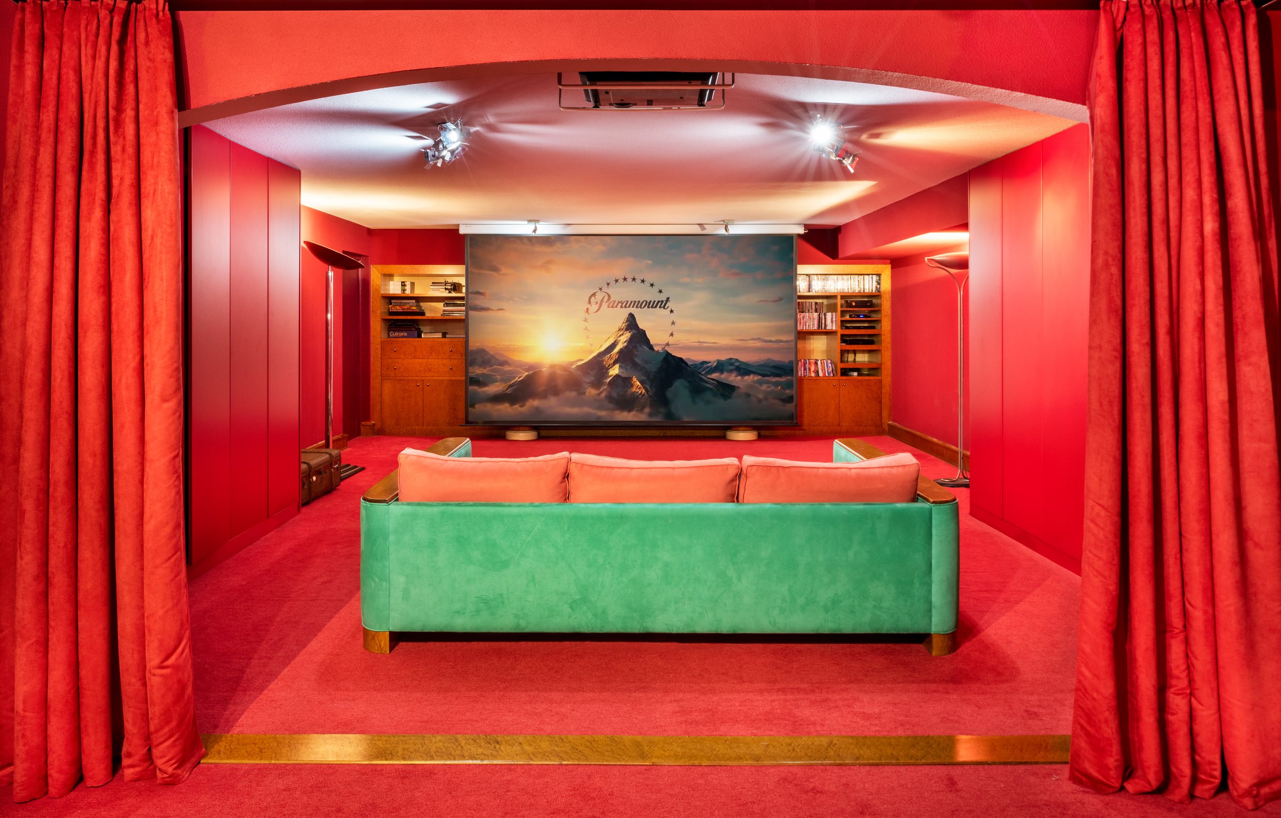 41_Villa-Monaco_Cinemaroom.jpg