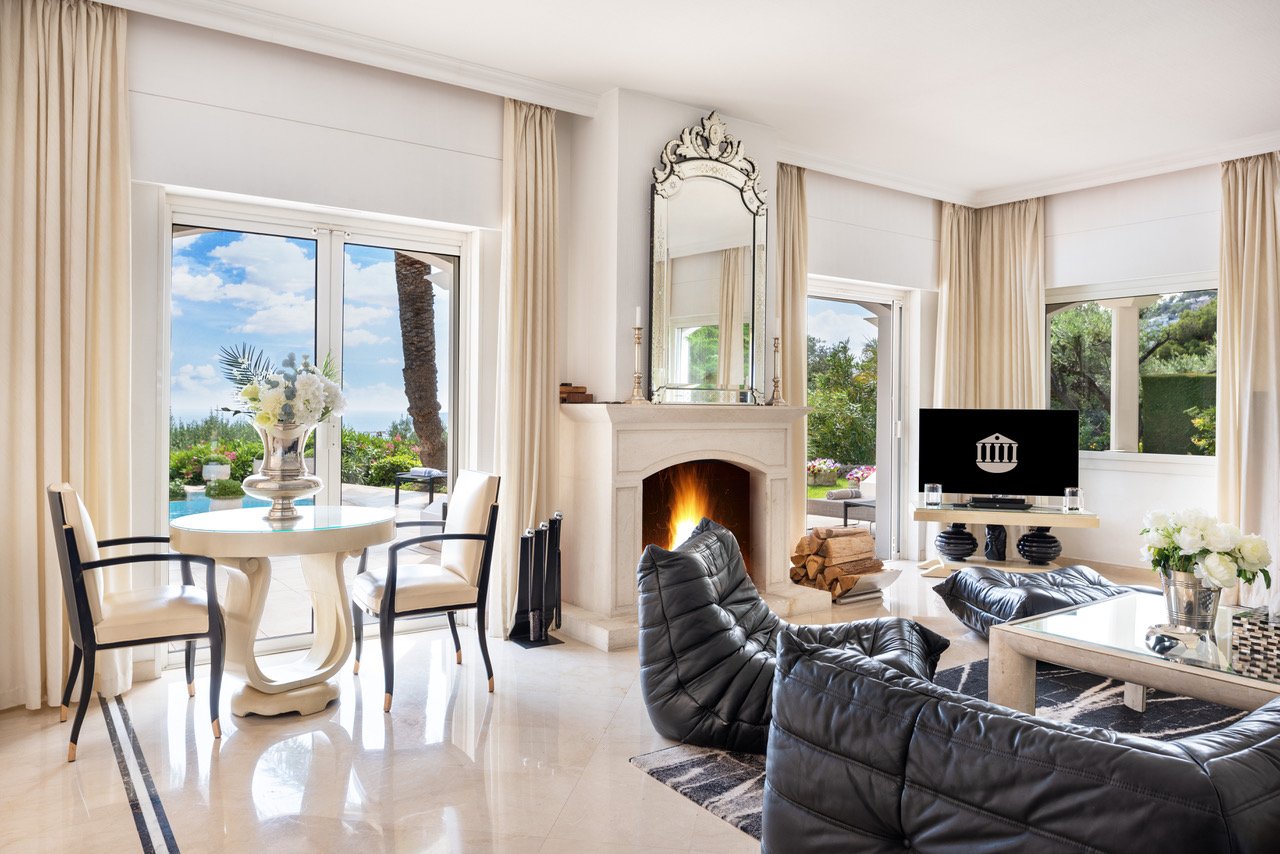 21_Villa-Monaco_Livingroom.jpeg