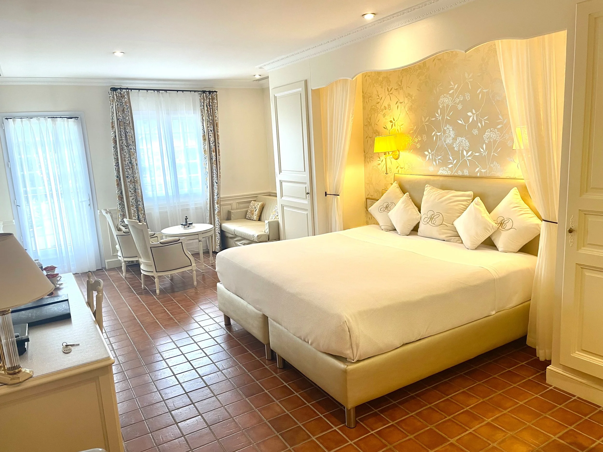 Hotel in Avignon Room 2.jpg