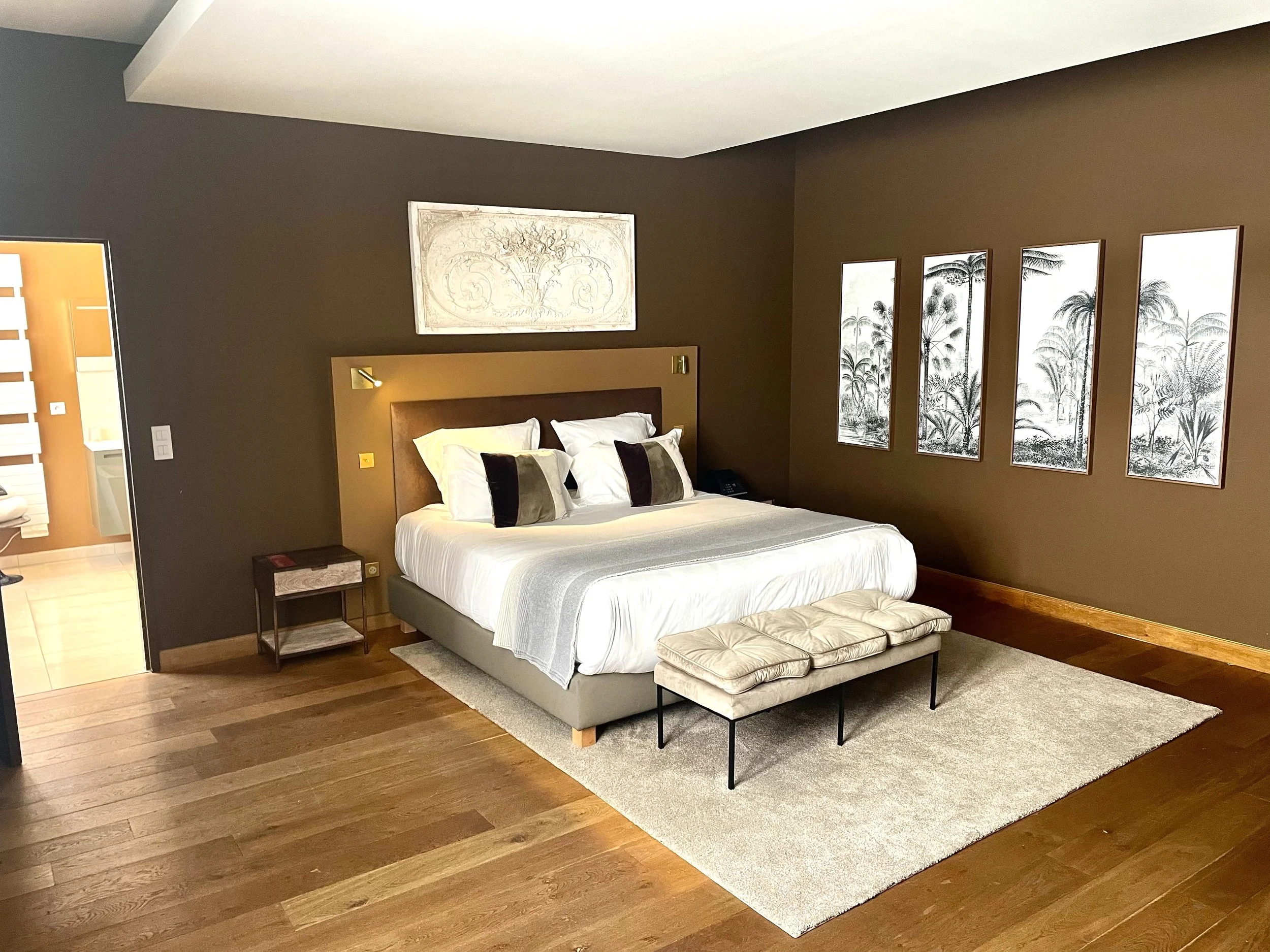 Hotel in Nîmes room 2.jpg