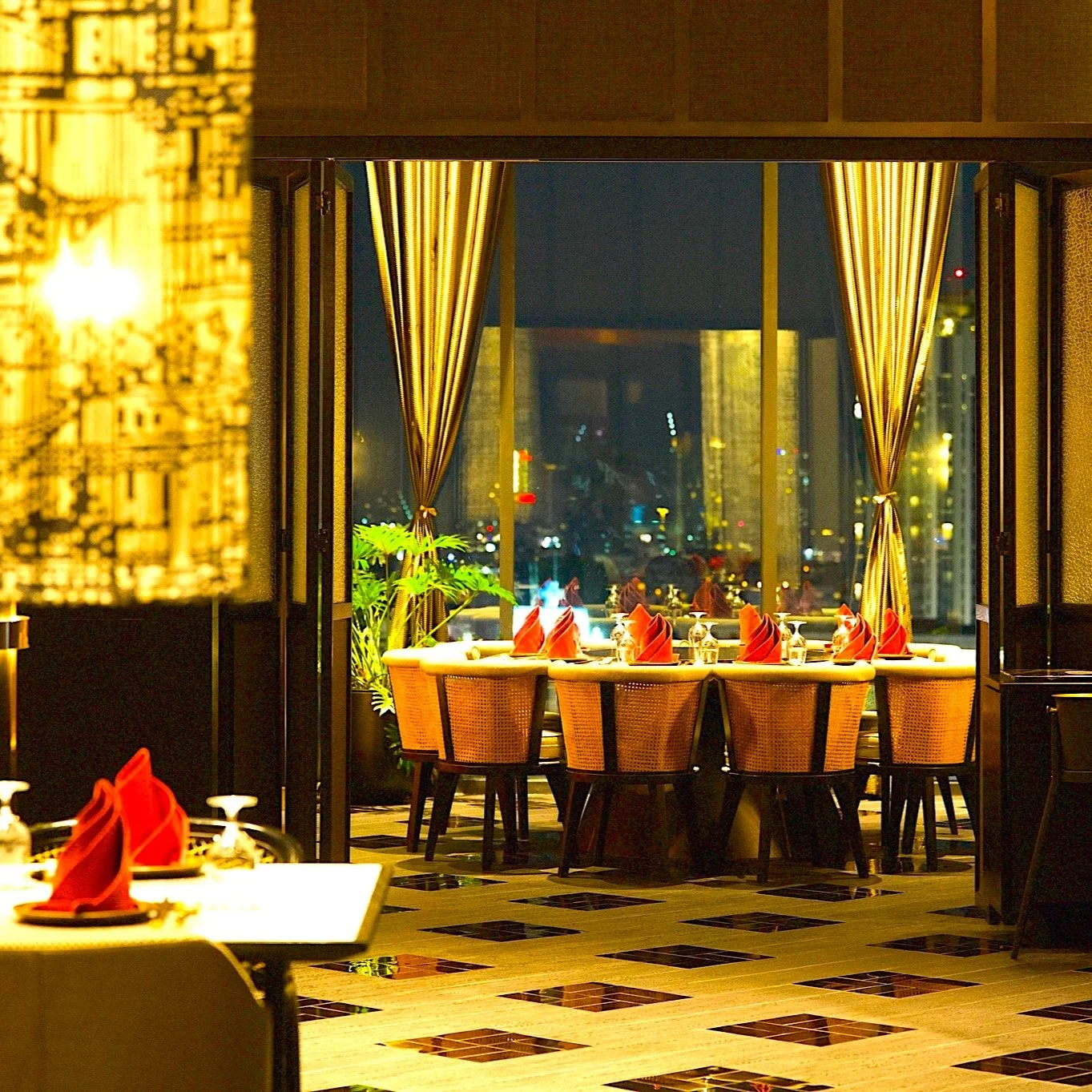 💥 Don't Miss This Limited Event - Only 10 Tickets! 
Thursday 26th March 2026 . 7pm

🇹🇭 TRADITIONAL WOOD-SMOKED PEKING DUCK GOURMET WINE DINNER . Yitong Chinese Restaurant &amp; Sky Bar - Private Dining Room

Four Premium International Wines
Seven 