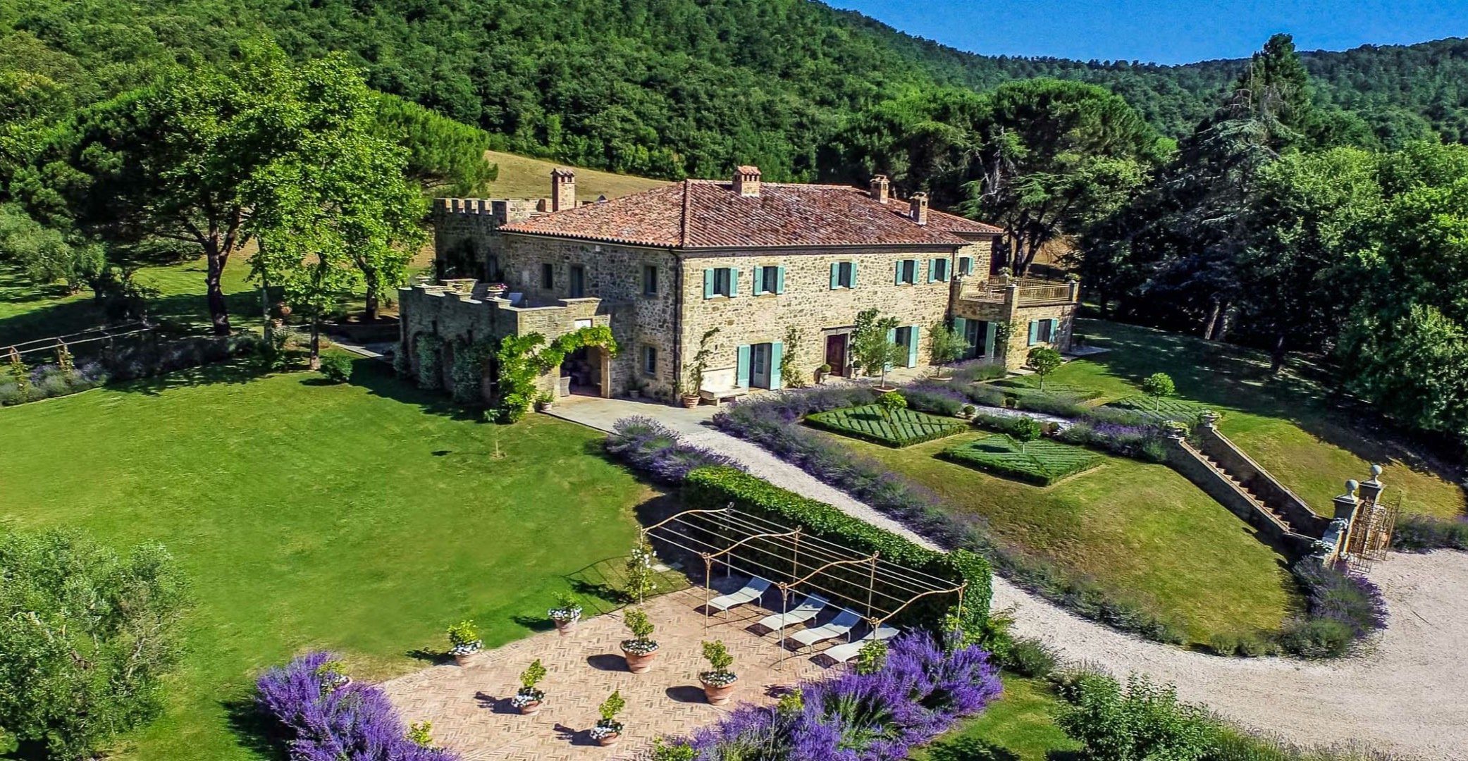 🇮🇹 Trending Partner Article - LeMarquis Luxury Villas: Tuscan Elegance in the Hills Above Cortona 

Read more online at our digital magazine: 
https://www.clubvivanova.com/news-highlights/lemarquis-luxury-villas-tuscan-elegance-in-the-hills-above-c