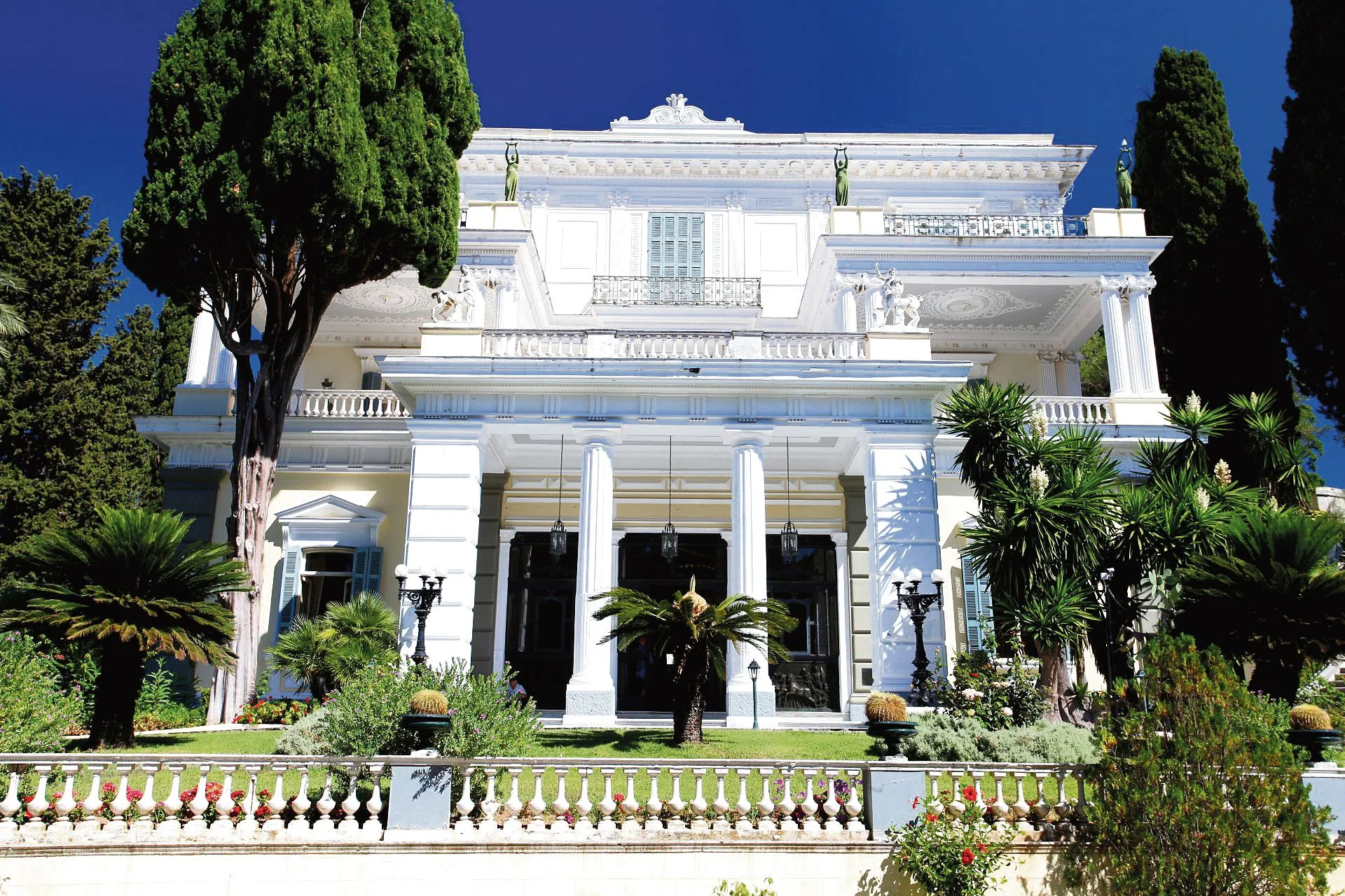 achillion-palace.jpg