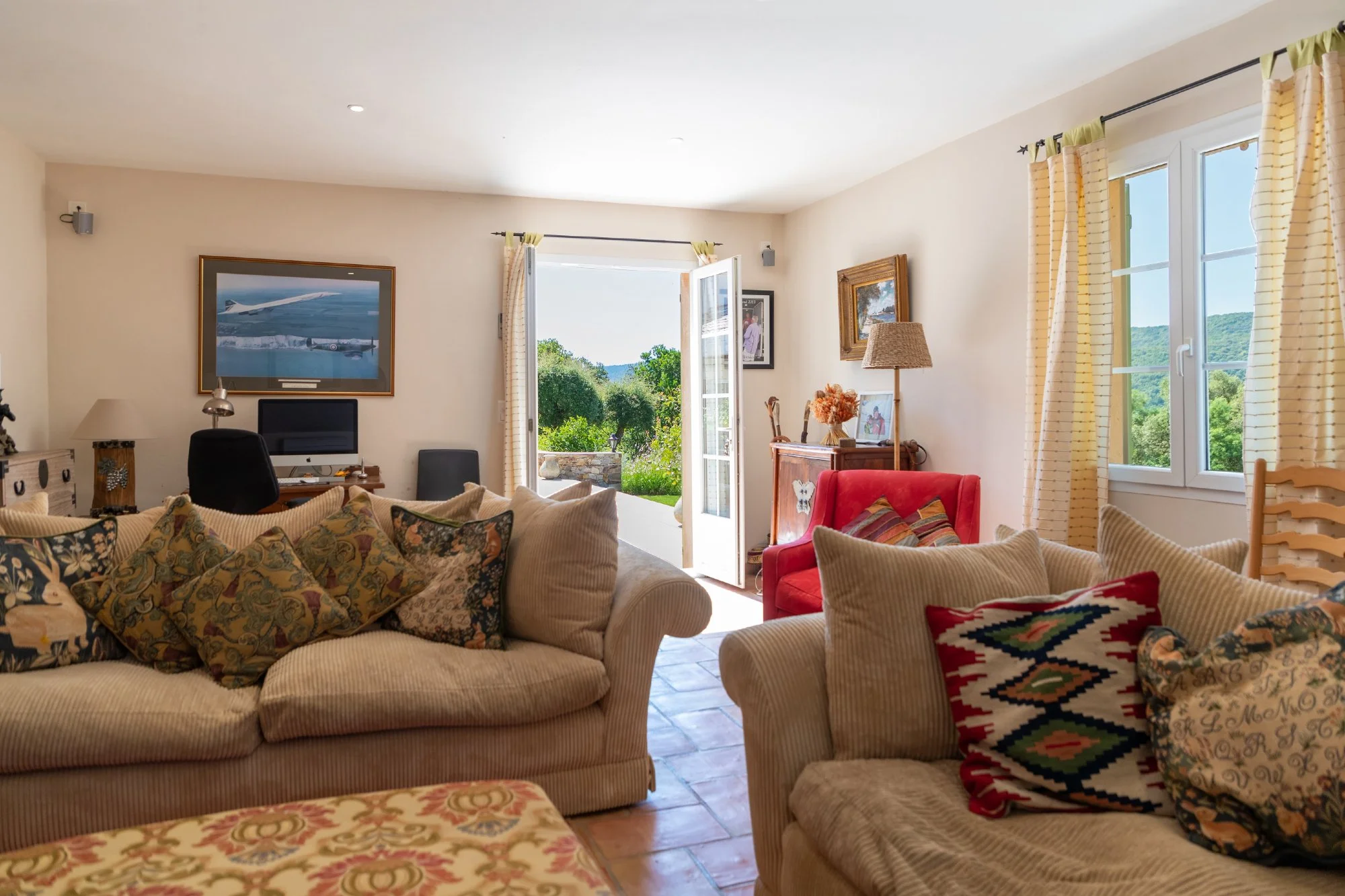 St Tropez Country Retreat 16.jpg