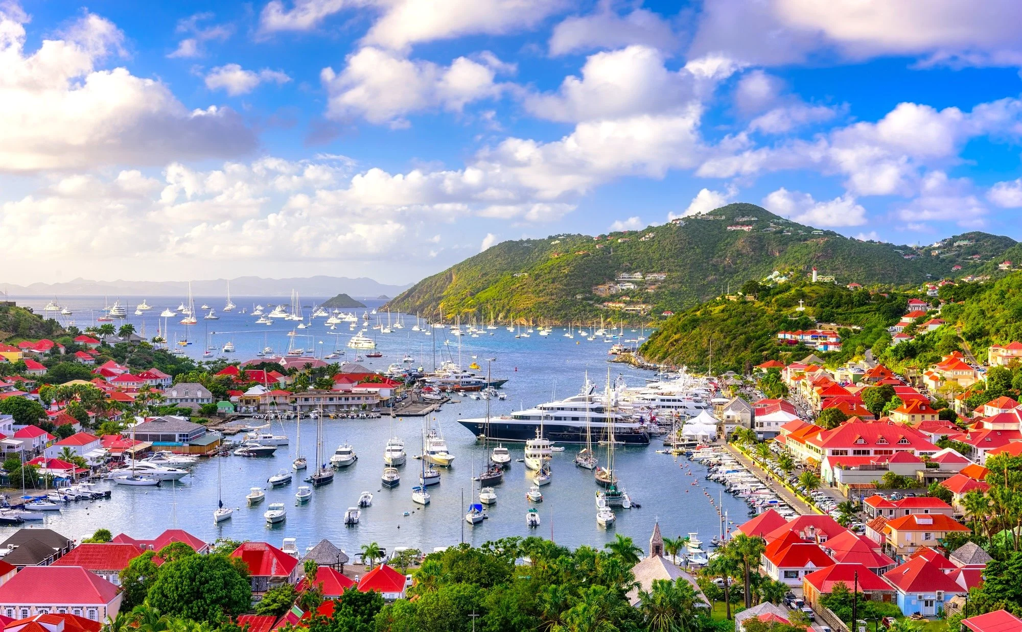 ⚓ Trending Partner Article - Caribbean Dreams: Island Hopping in the World&rsquo;s Favourite Yacht Charter Destination 

Turquoise waters, powder-soft beaches, hidden coves and glamorous island life &mdash; the Caribbean and Bahamas remain among the 
