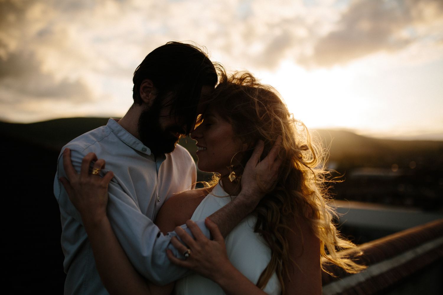 intimate couples shoot - sunset rooftop