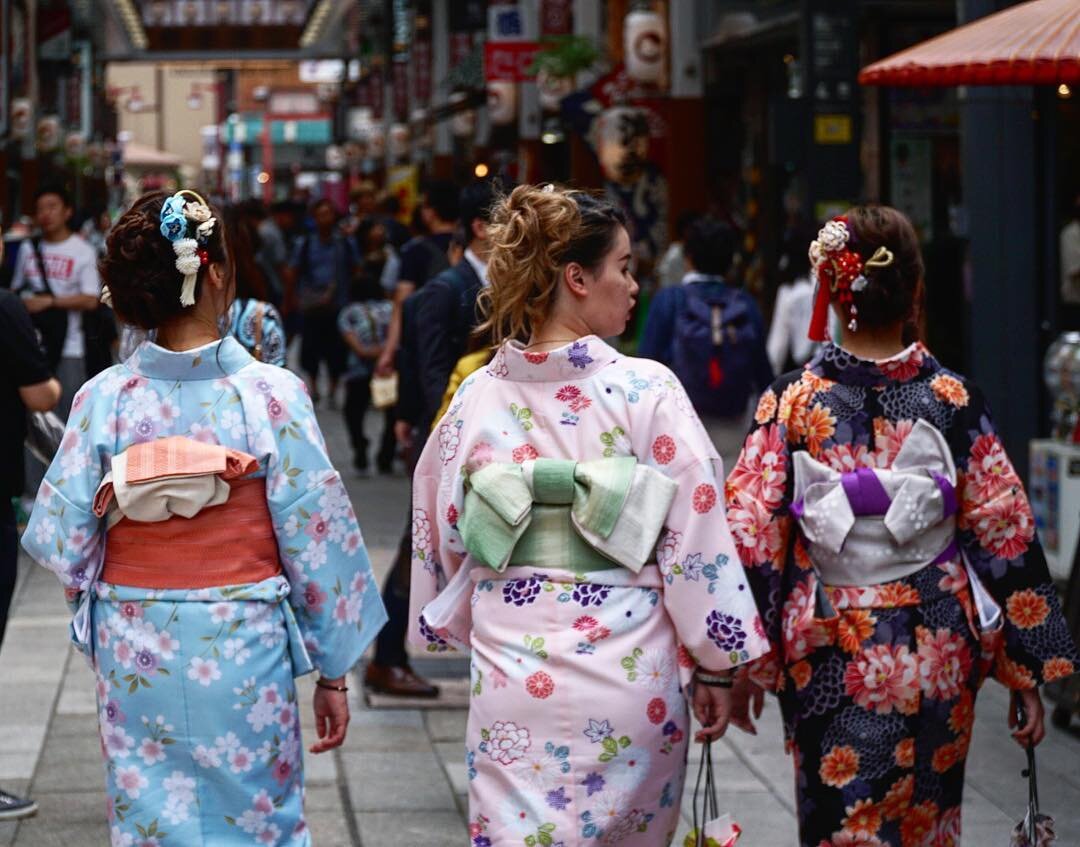 Strolling through Asakusa on the way to the large temple here. #jrailpass #travelphotography #photography #japantravel #japan #travel