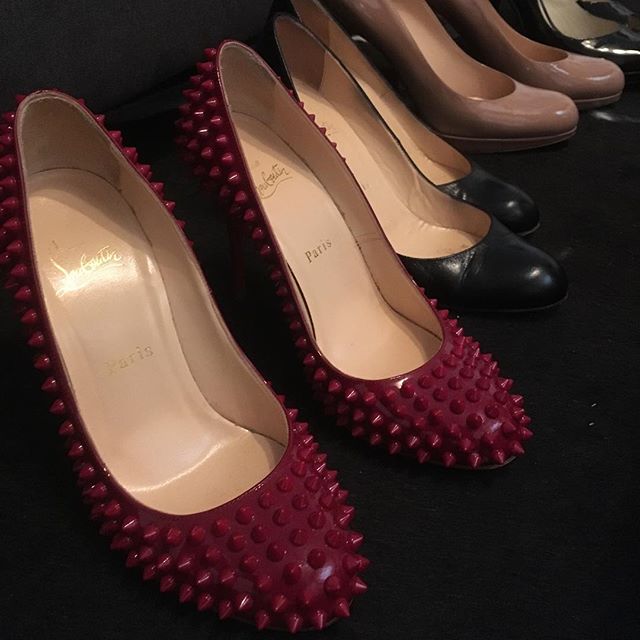 #louboutinshoes in the studio today! 
#yegboudoir #lastweeks #beauty #boudoir