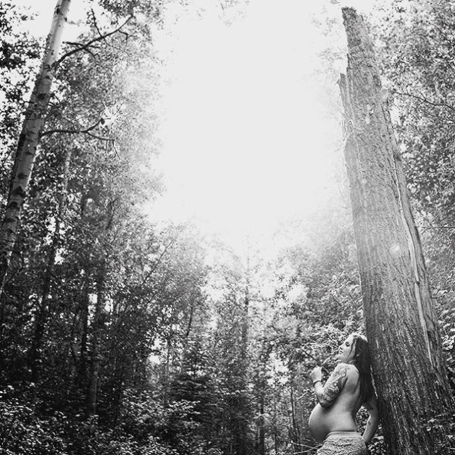 Last month I was given the honour of photographing my dear friend @jayaamyyoga as mama to be again!! She is unbelievably stunning always and an inspiration to me. This little babe coming is going to be as magical as the others who have come through J