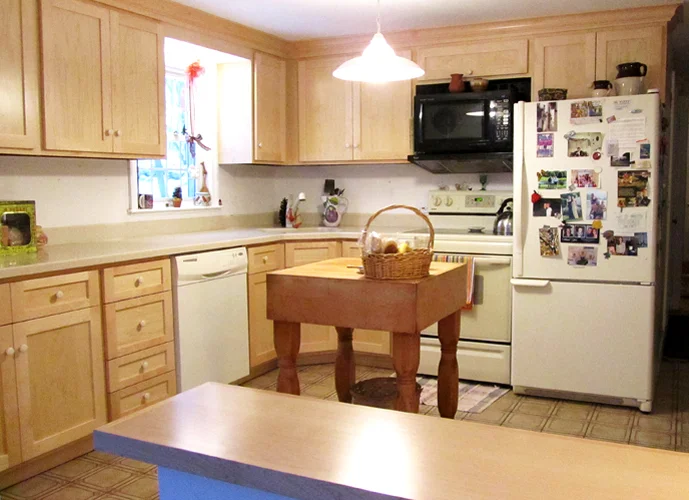 Honore-Cabinetry-custom-kitchen-refacing-maple.jpg