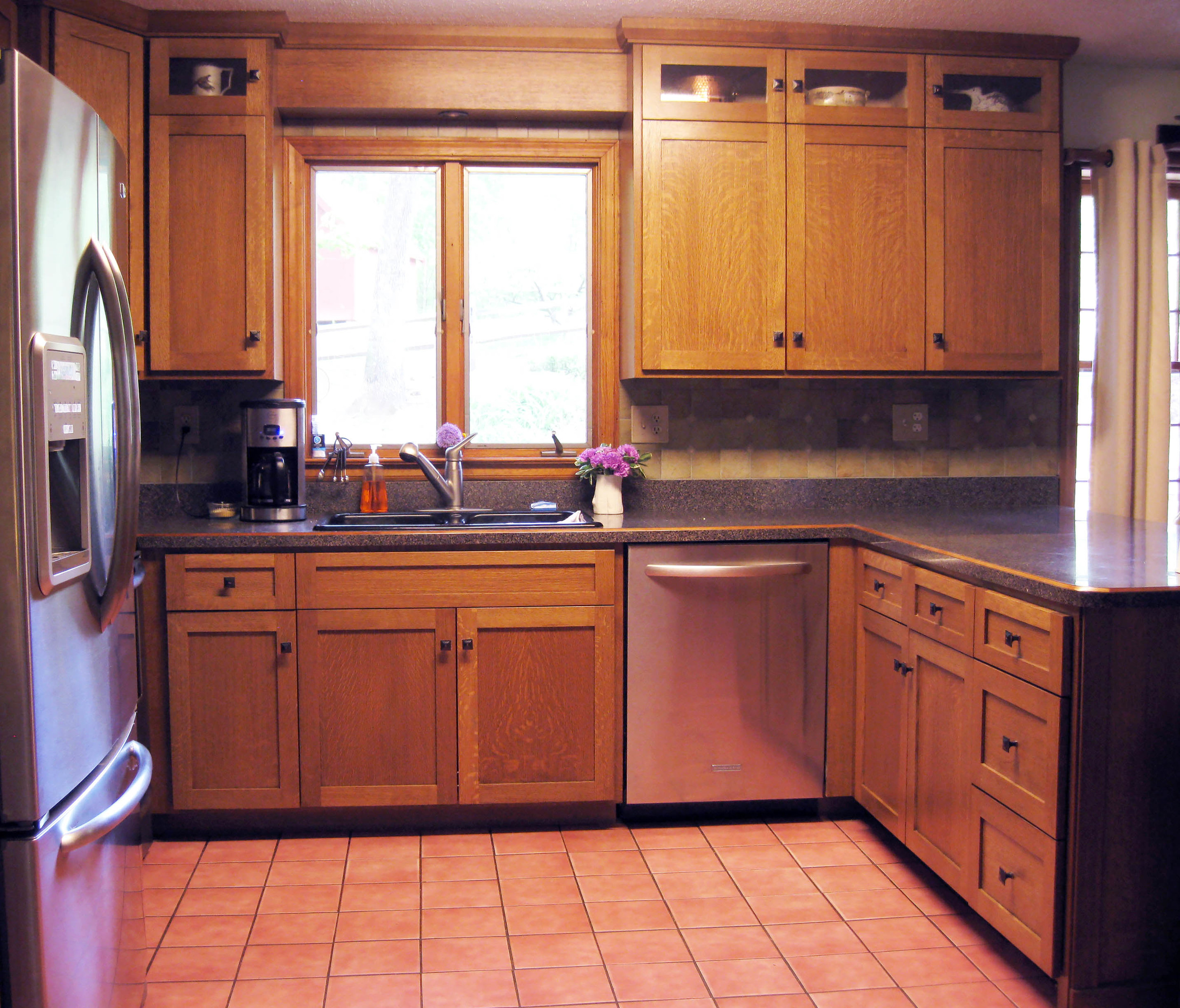 Honore-Cabinetry-custom-kitchen-quarter-sawn-oak-art-crafts2.JPG